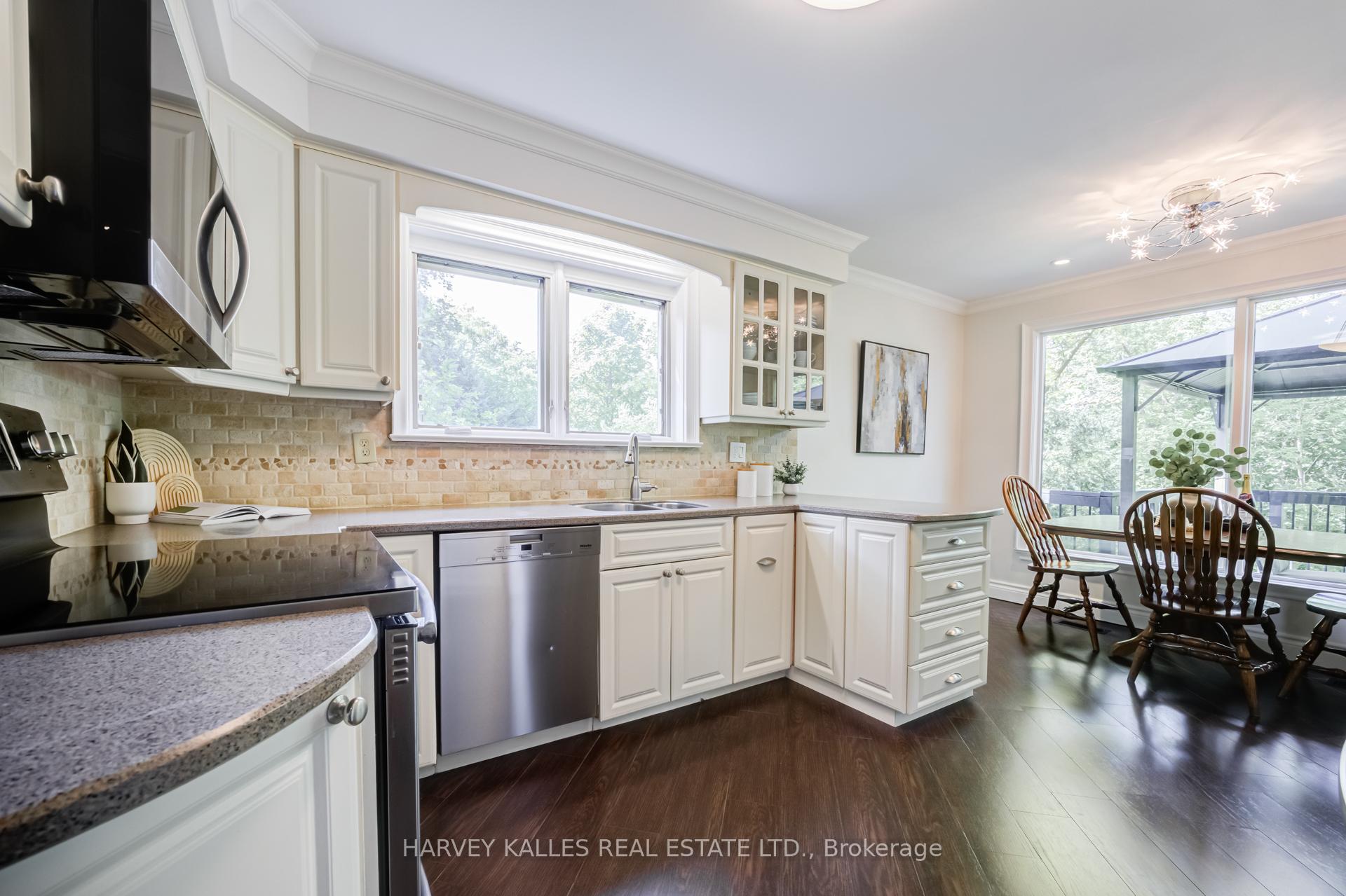 Photo 20 of 19 Ridgegate Crescent, Etobicoke, Stonegate-Queensway — HOMEH