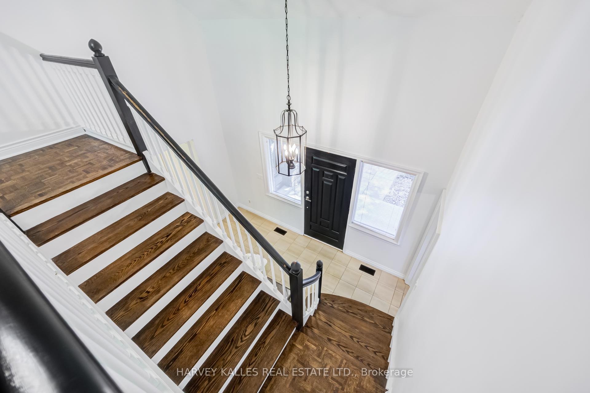 Photo 21 of 19 Ridgegate Crescent, Etobicoke, Stonegate-Queensway — HOMEH