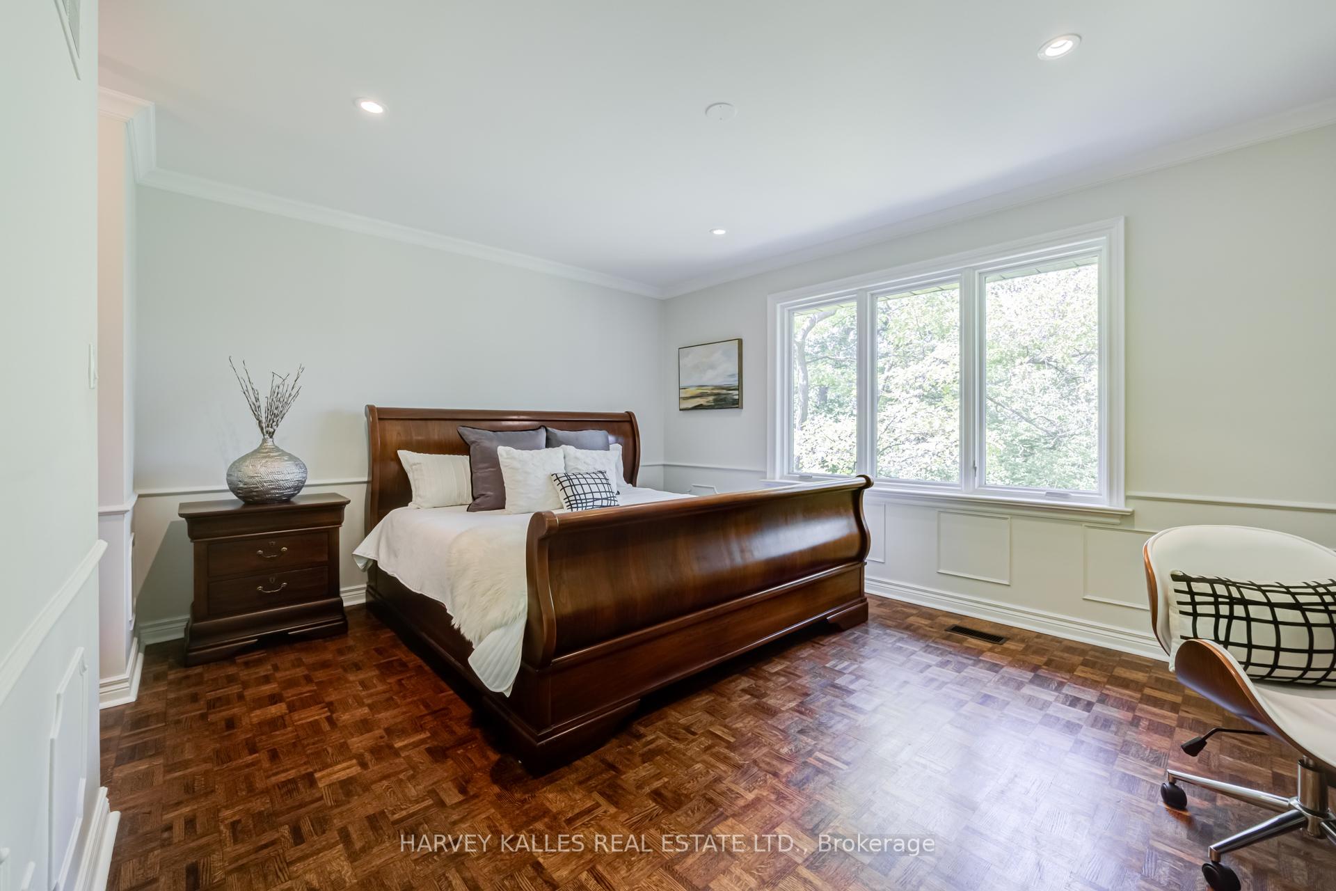 Photo 22 of 19 Ridgegate Crescent, Etobicoke, Stonegate-Queensway — HOMEH