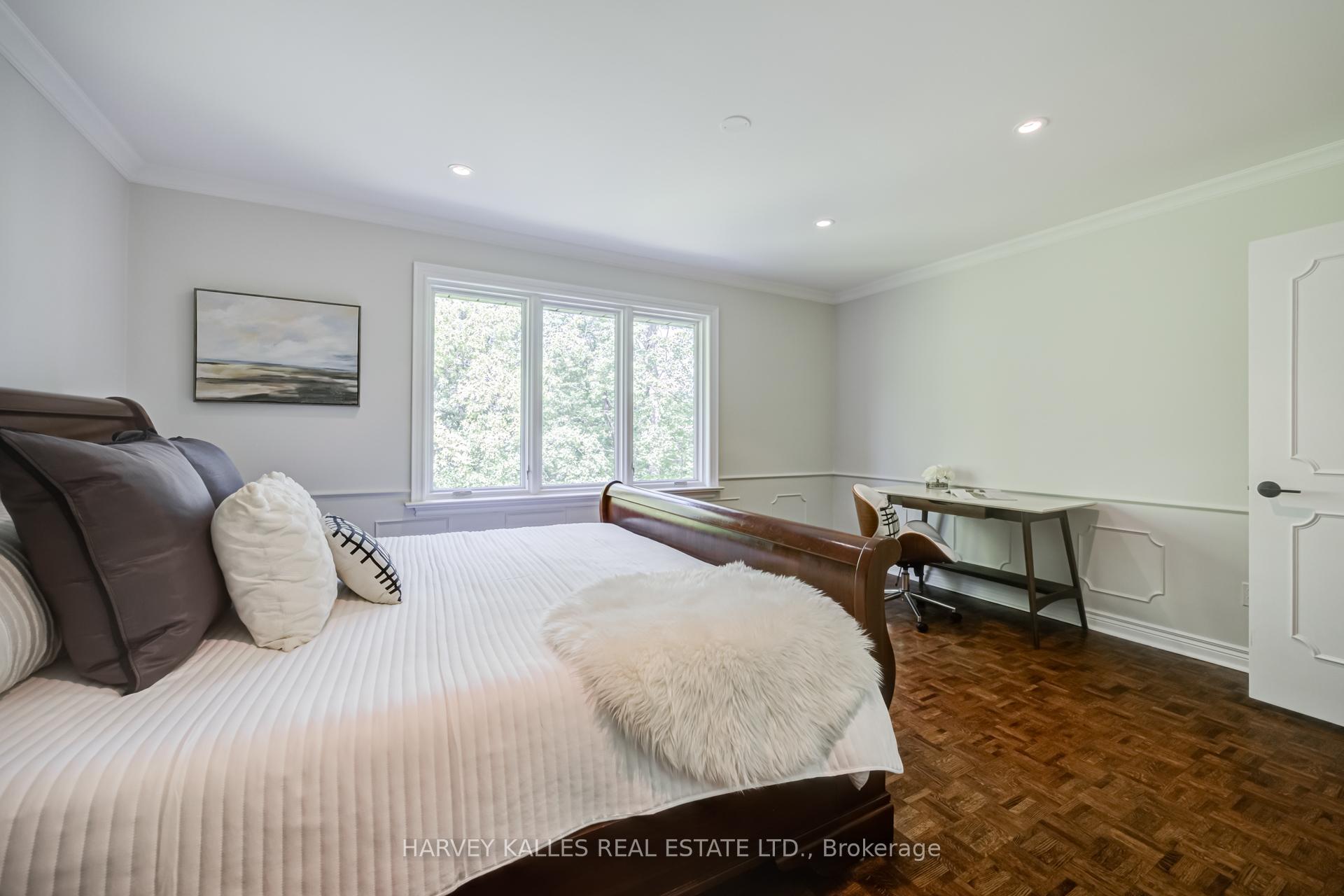 Photo 23 of 19 Ridgegate Crescent, Etobicoke, Stonegate-Queensway — HOMEH