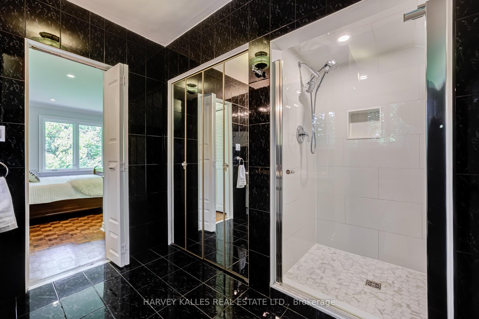 Photo 24 of 19 Ridgegate Crescent, Etobicoke, Stonegate-Queensway — HOMEH