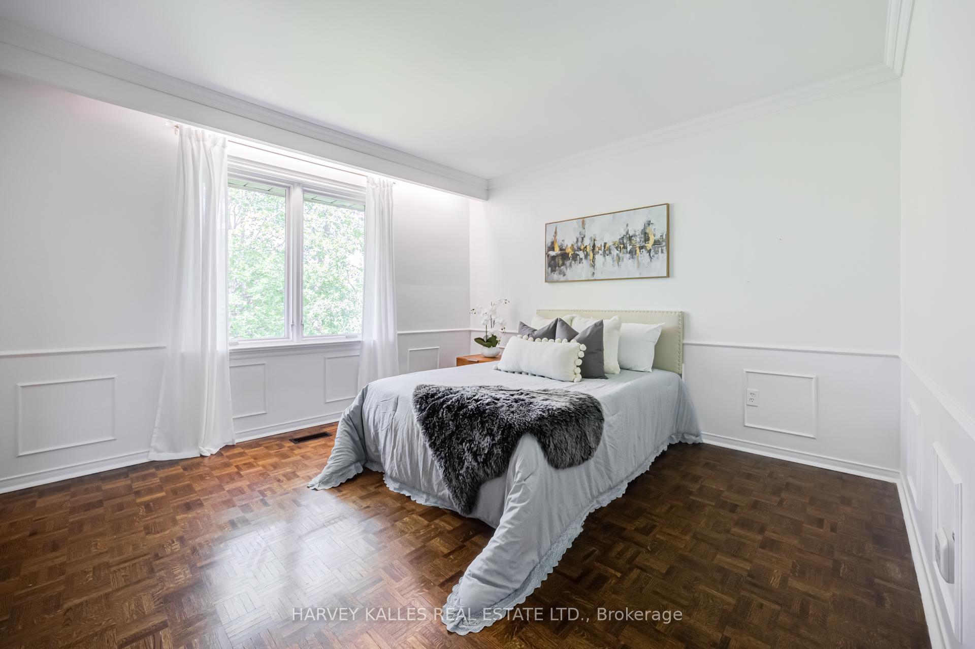 Photo 30 of 19 Ridgegate Crescent, Etobicoke, Stonegate-Queensway — HOMEH