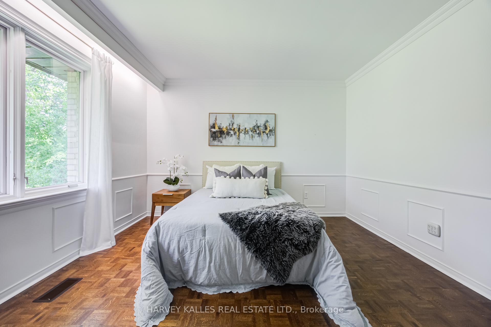 Photo 31 of 19 Ridgegate Crescent, Etobicoke, Stonegate-Queensway — HOMEH