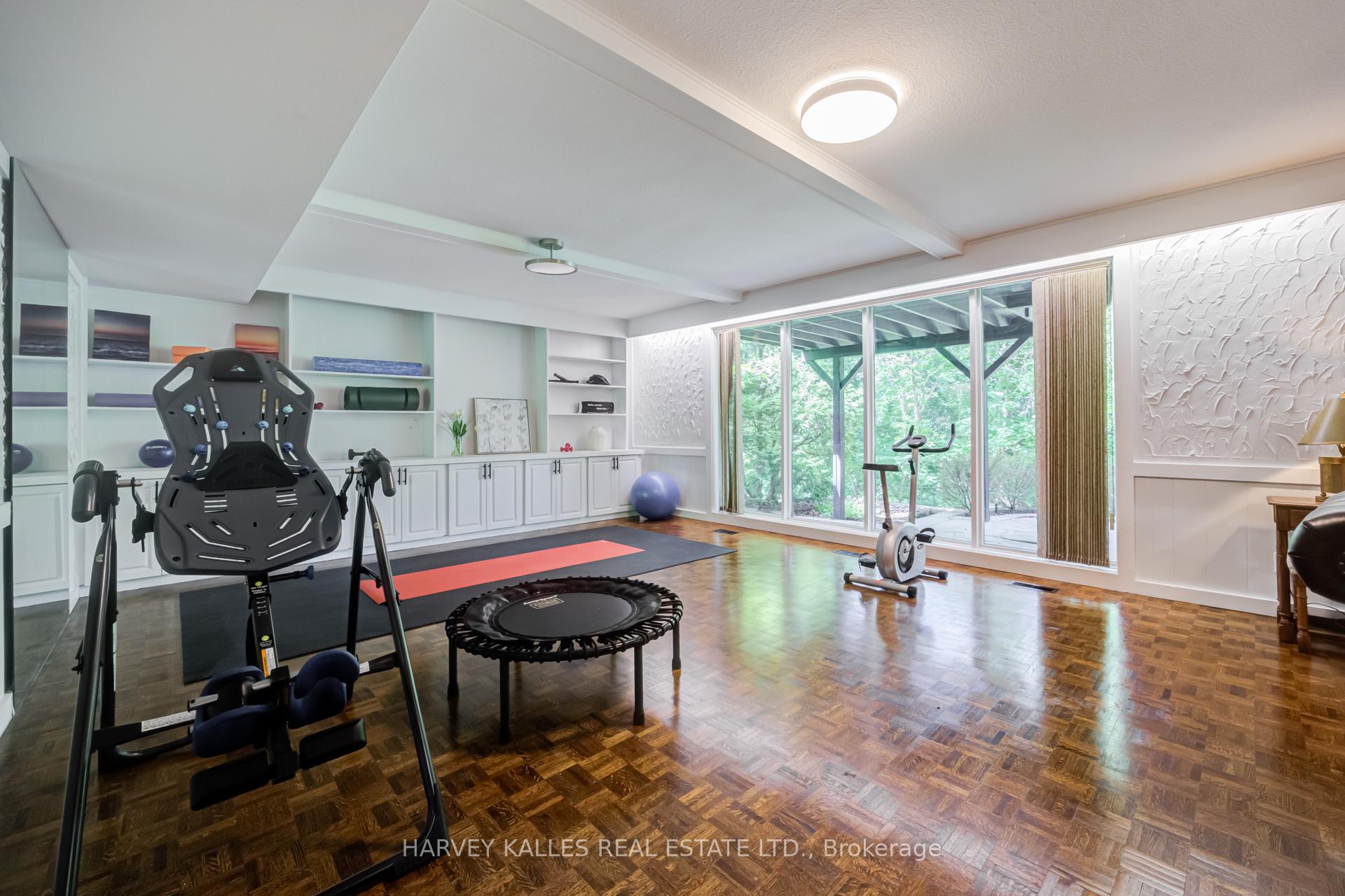 Photo 35 of 19 Ridgegate Crescent, Etobicoke, Stonegate-Queensway — HOMEH
