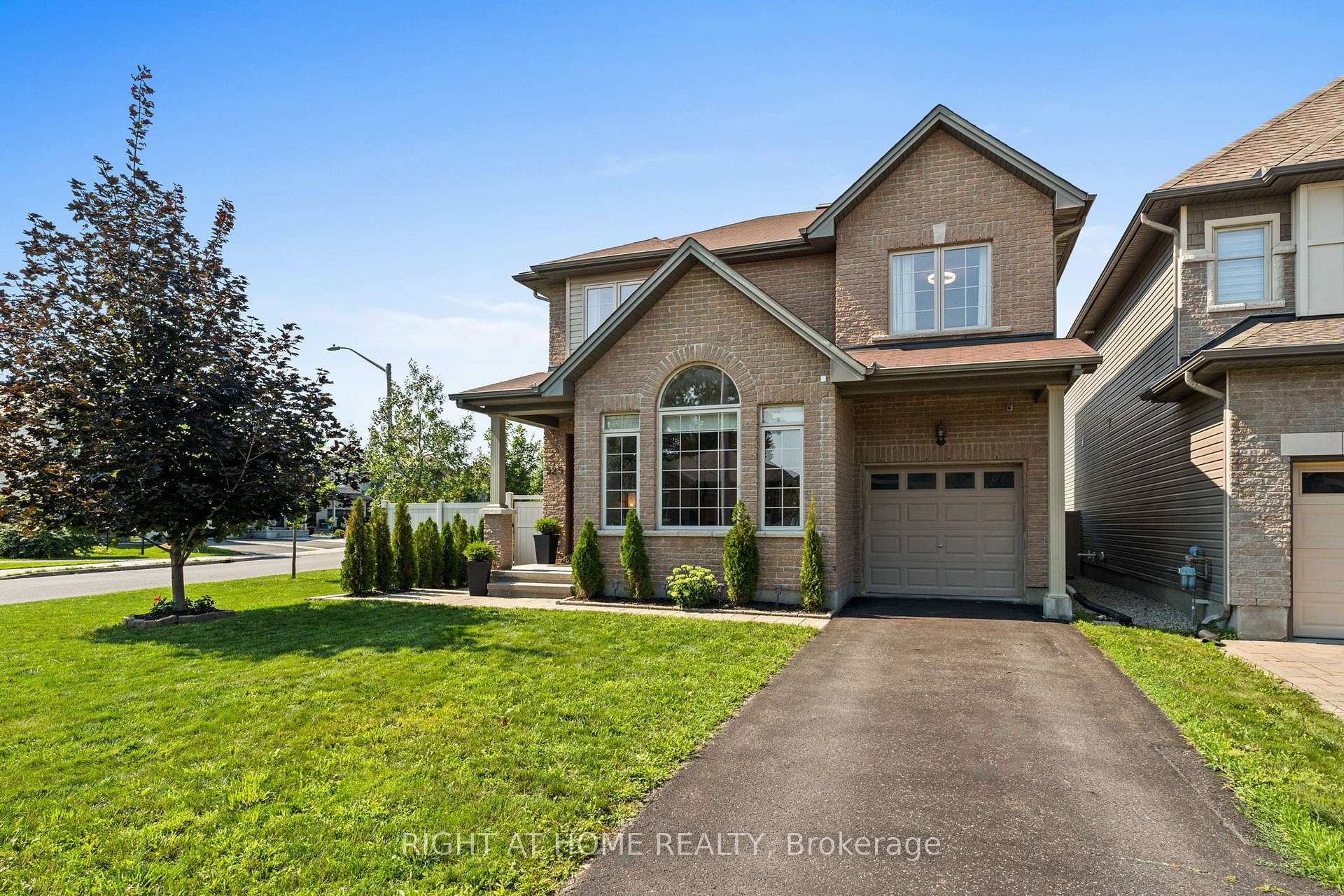 Photo 2 of 525 Peerless Street, Ottawa, Barrhaven - Cedargrove/Fraserdale — HOMEH