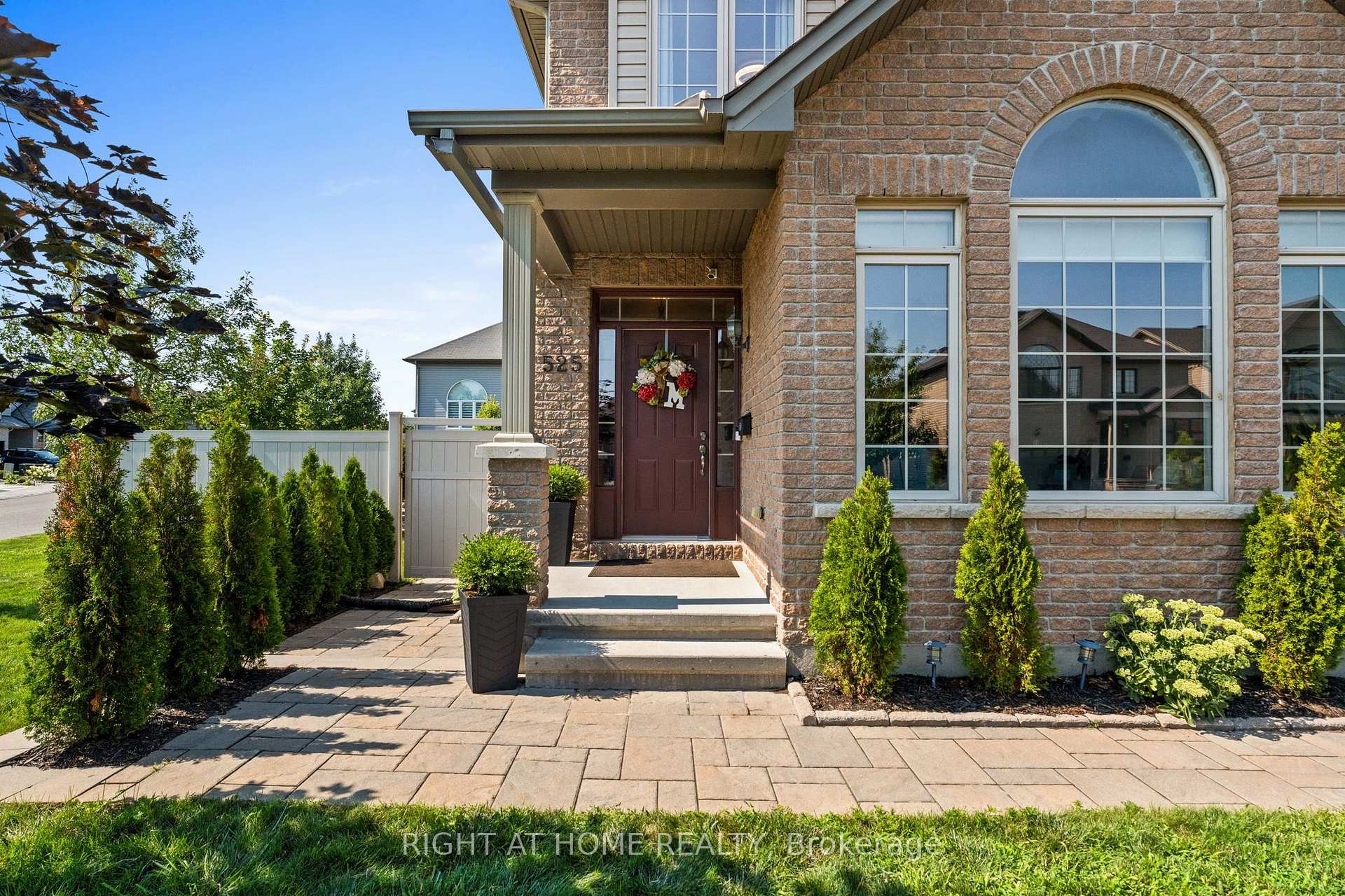 Photo 3 of 525 Peerless Street, Ottawa, Barrhaven - Cedargrove/Fraserdale — HOMEH