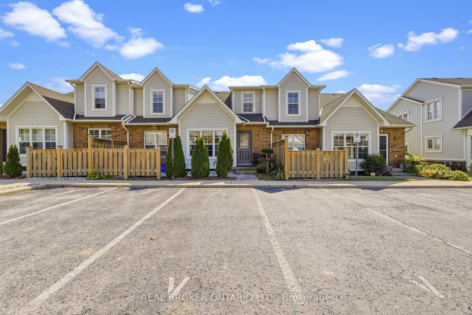 Photo 3 of Unit 5, 1085 Harrogate Drive, Hamilton, Meadowlands — HOMEH