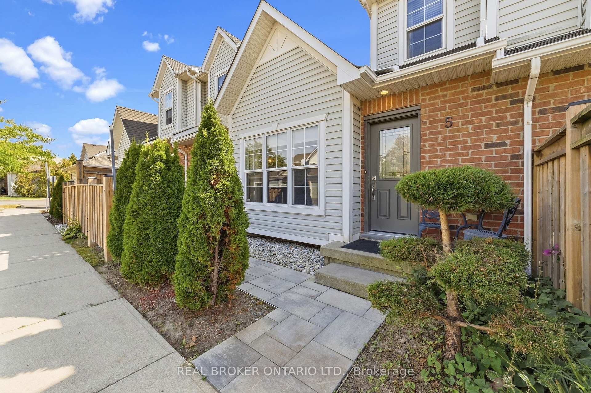 Photo 4 of Unit 5, 1085 Harrogate Drive, Hamilton, Meadowlands — HOMEH