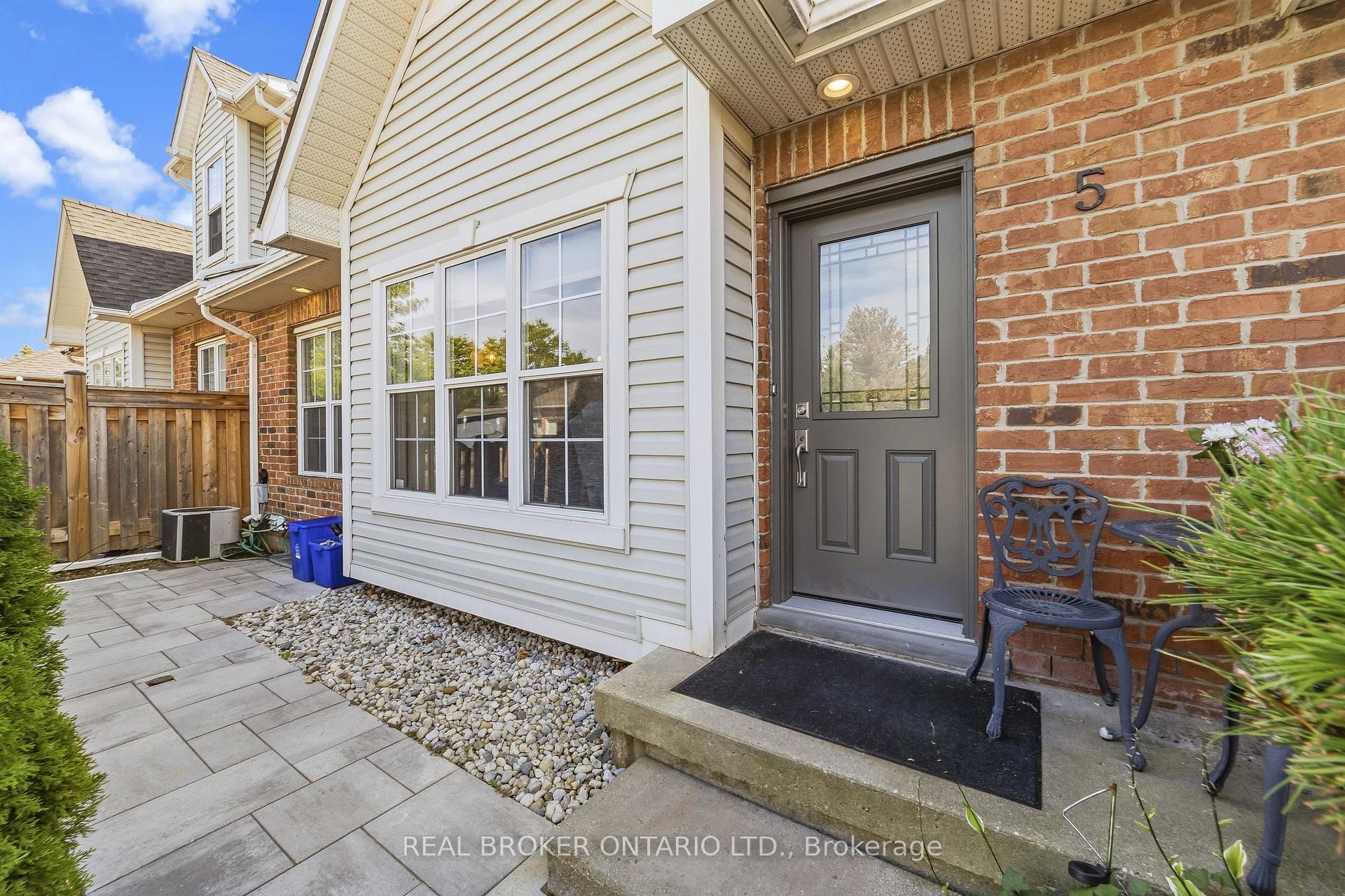 Photo 5 of Unit 5, 1085 Harrogate Drive, Hamilton, Meadowlands — HOMEH
