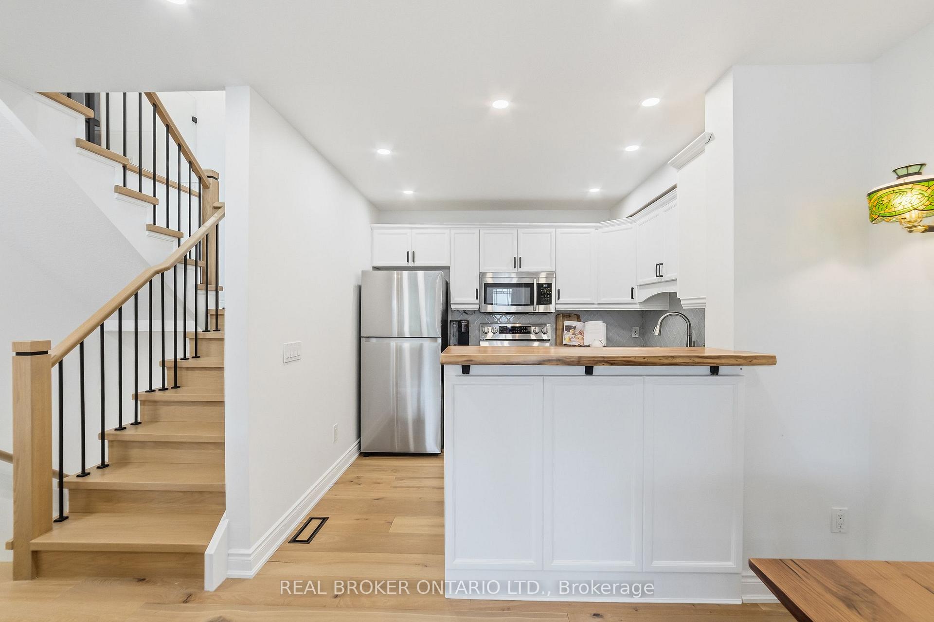 Photo 8 of Unit 5, 1085 Harrogate Drive, Hamilton, Meadowlands — HOMEH