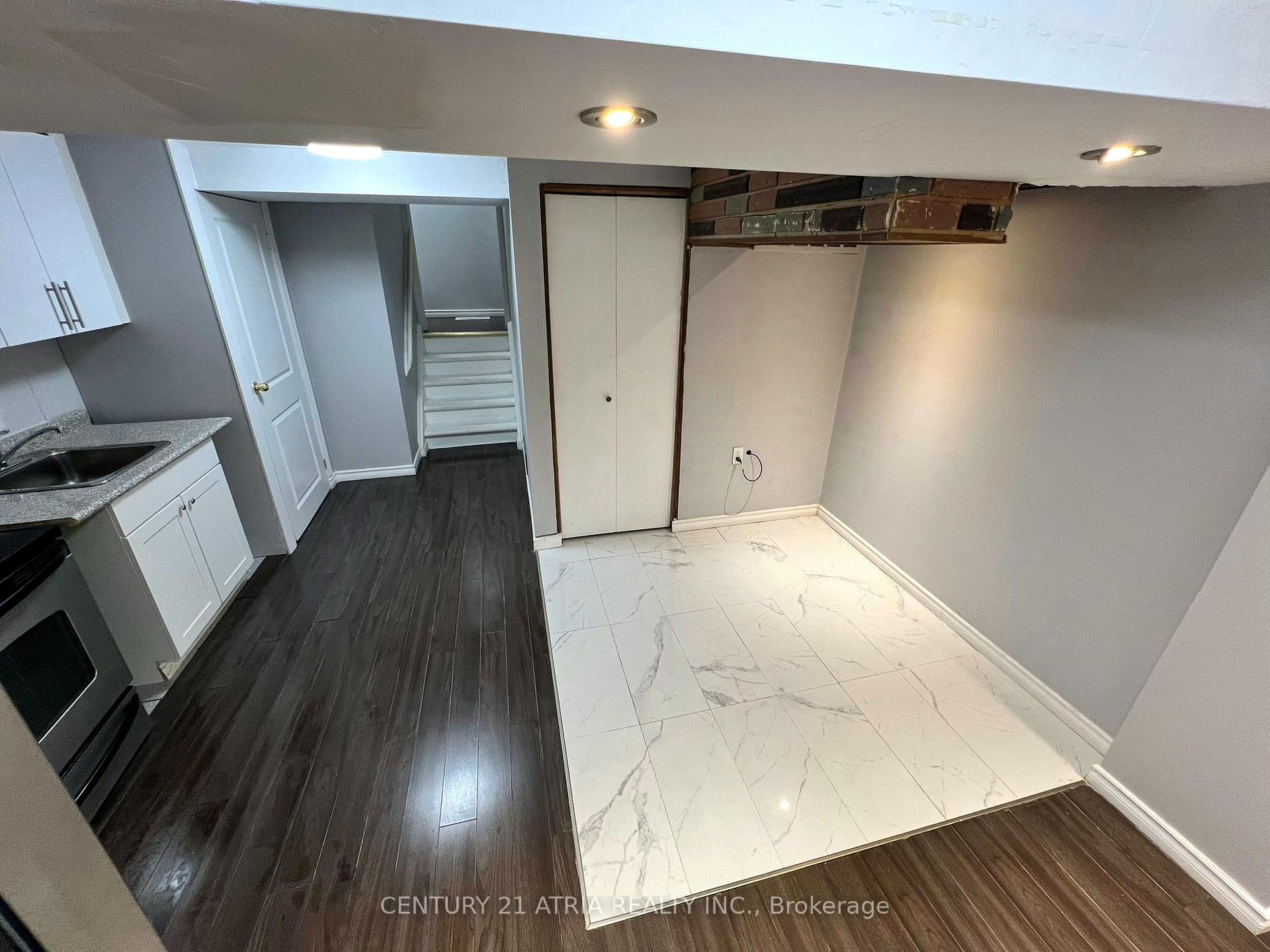 Photo 3 of Unit Lower, 39 Frankton Crescent, North York, York University Heights — HOMEH