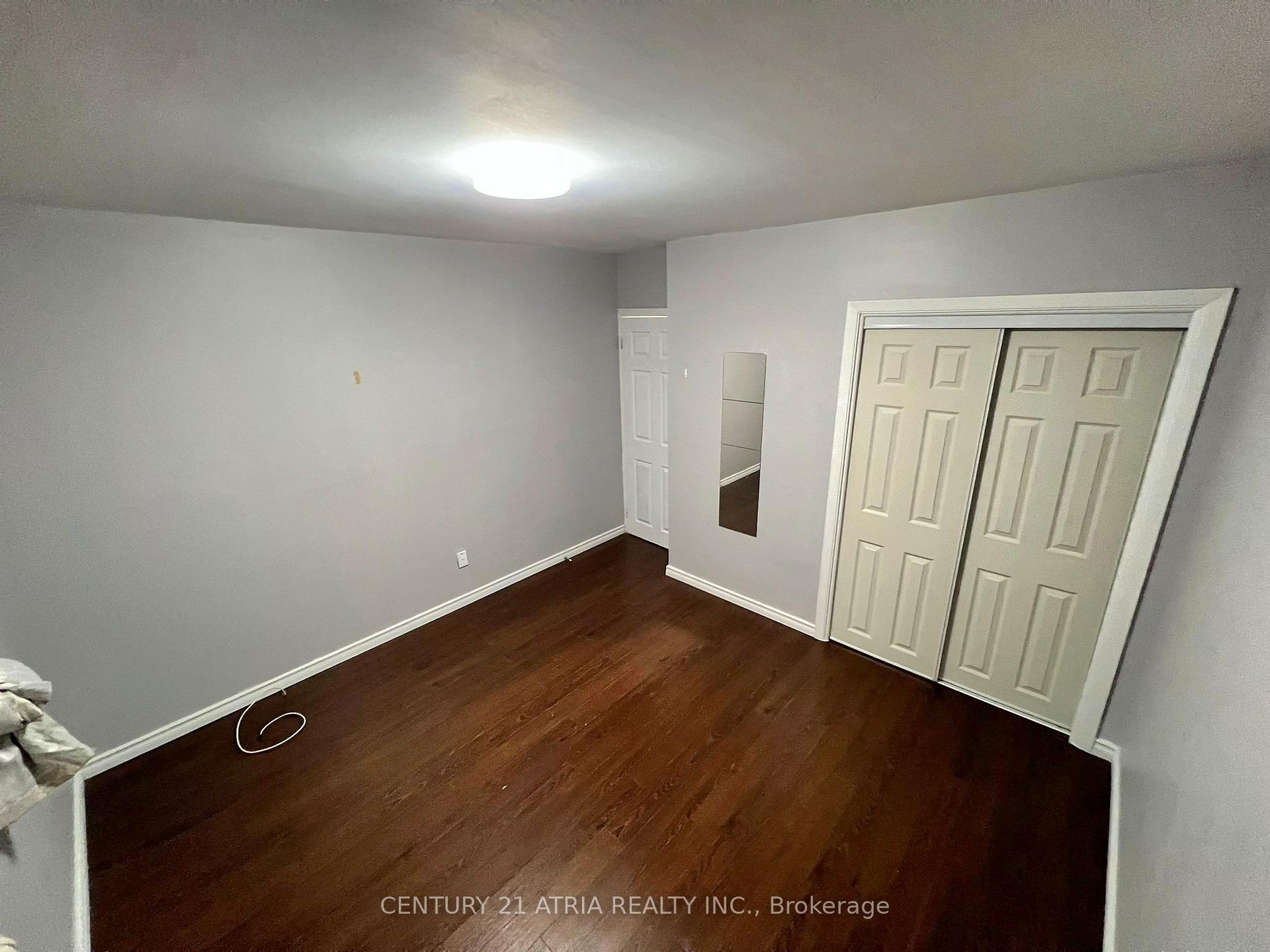 Photo 5 of Unit Lower, 39 Frankton Crescent, North York, York University Heights — HOMEH