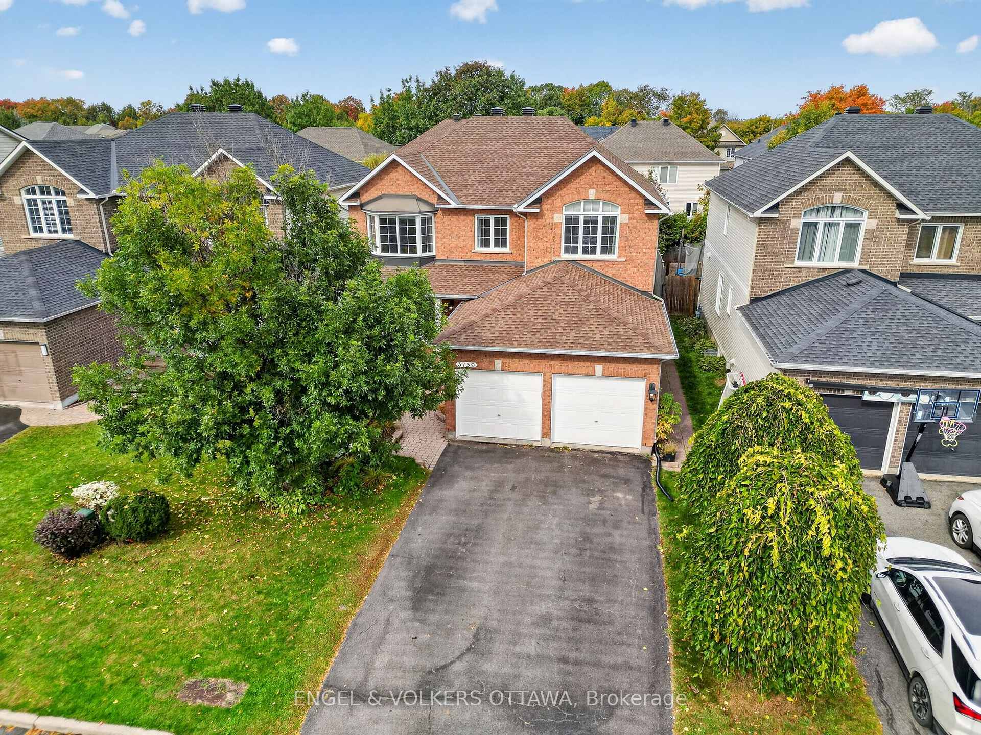Photo 3 of 3759 Twin Falls Place, Ottawa, Riverside South/Gloucester Glen — HOMEH