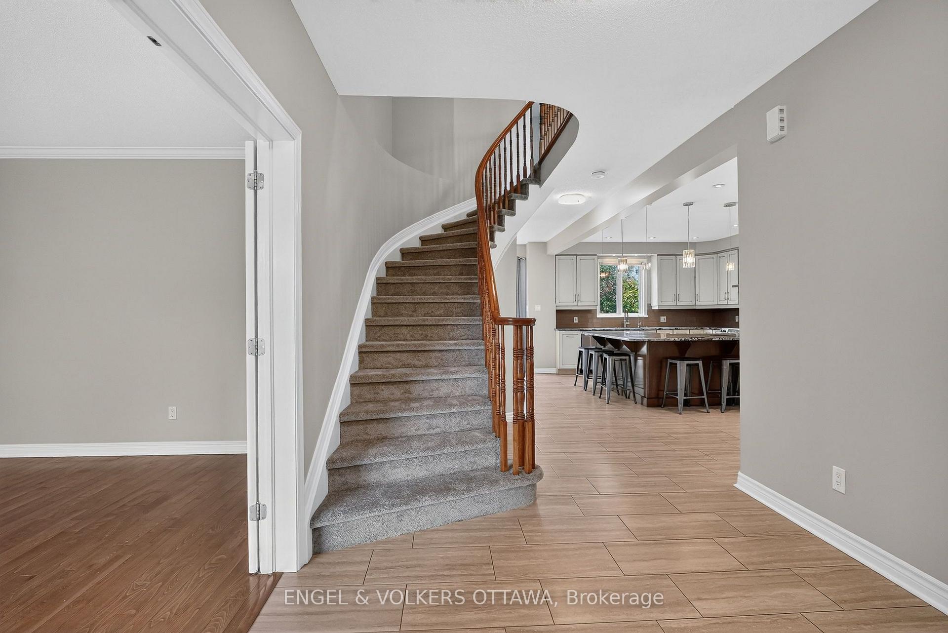 Photo 5 of 3759 Twin Falls Place, Ottawa, Riverside South/Gloucester Glen — HOMEH