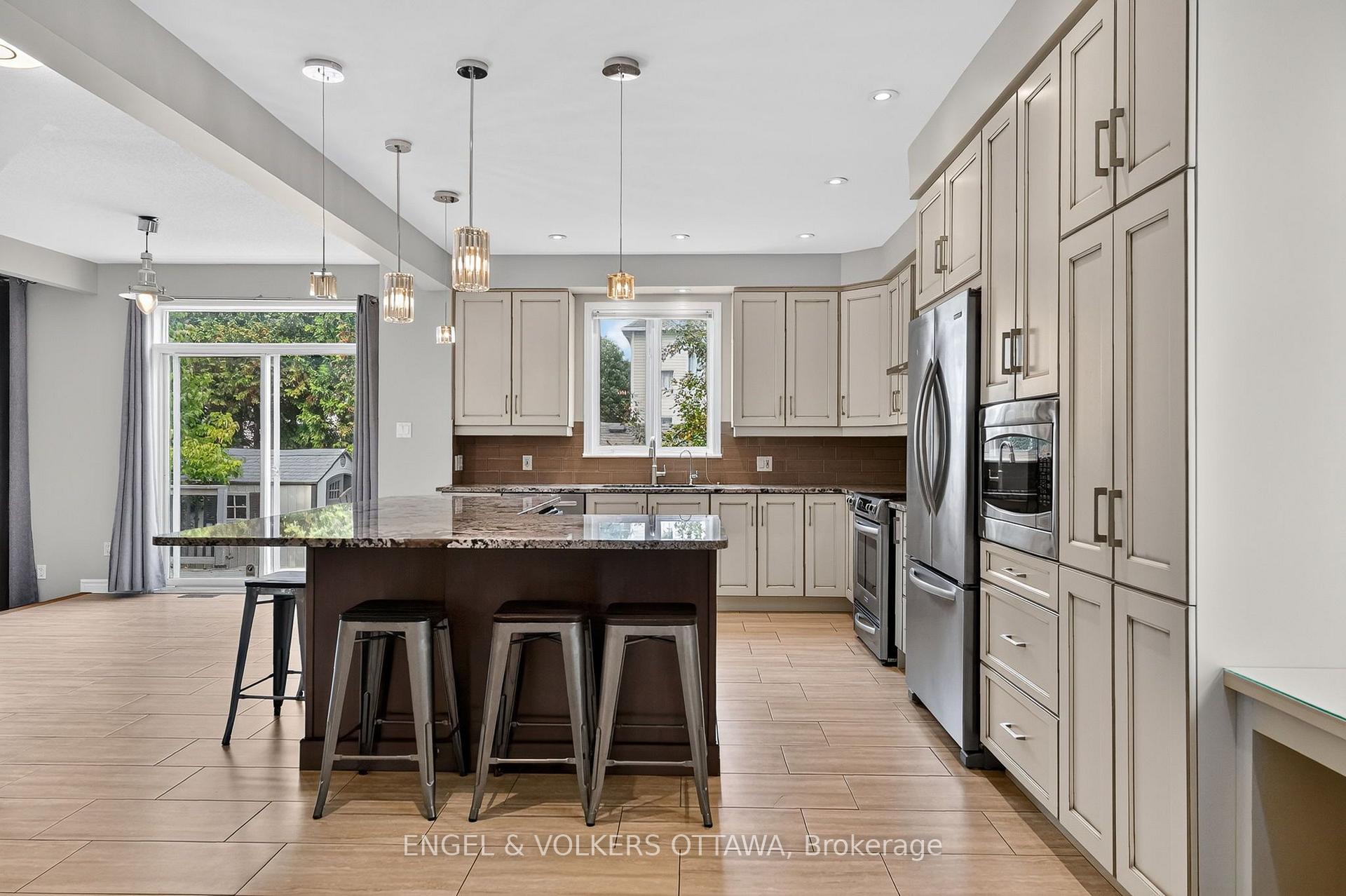 Photo 10 of 3759 Twin Falls Place, Ottawa, Riverside South/Gloucester Glen — HOMEH