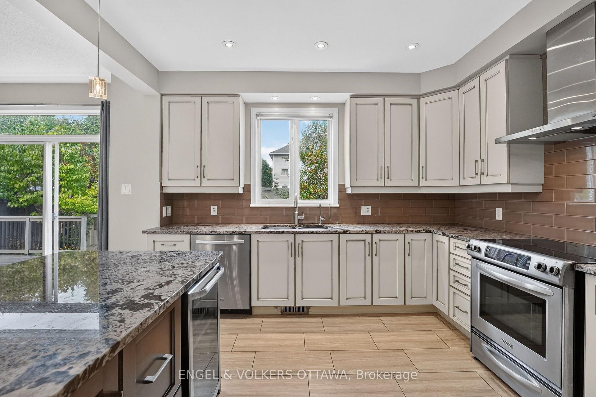 Photo 11 of 3759 Twin Falls Place, Ottawa, Riverside South/Gloucester Glen — HOMEH
