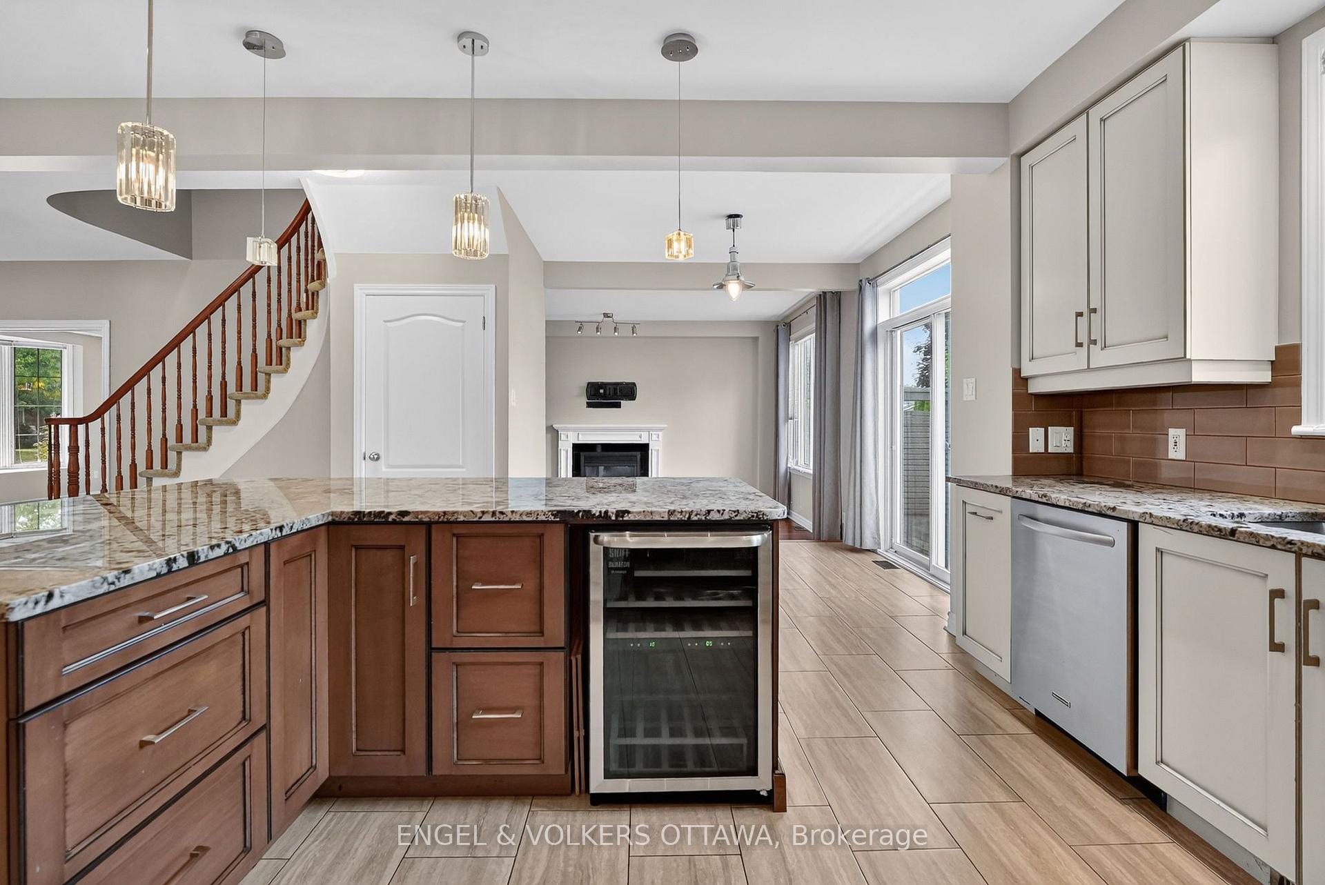 Photo 12 of 3759 Twin Falls Place, Ottawa, Riverside South/Gloucester Glen — HOMEH