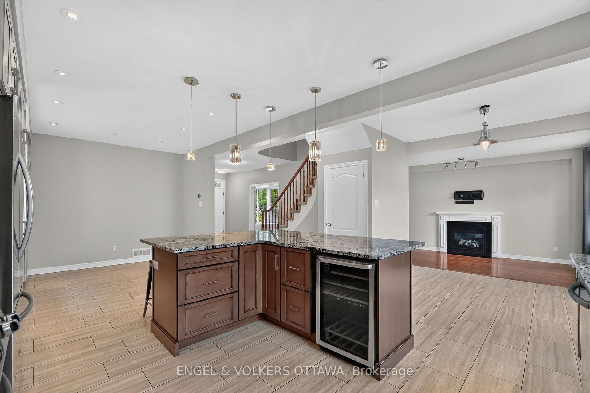 Photo 13 of 3759 Twin Falls Place, Ottawa, Riverside South/Gloucester Glen — HOMEH