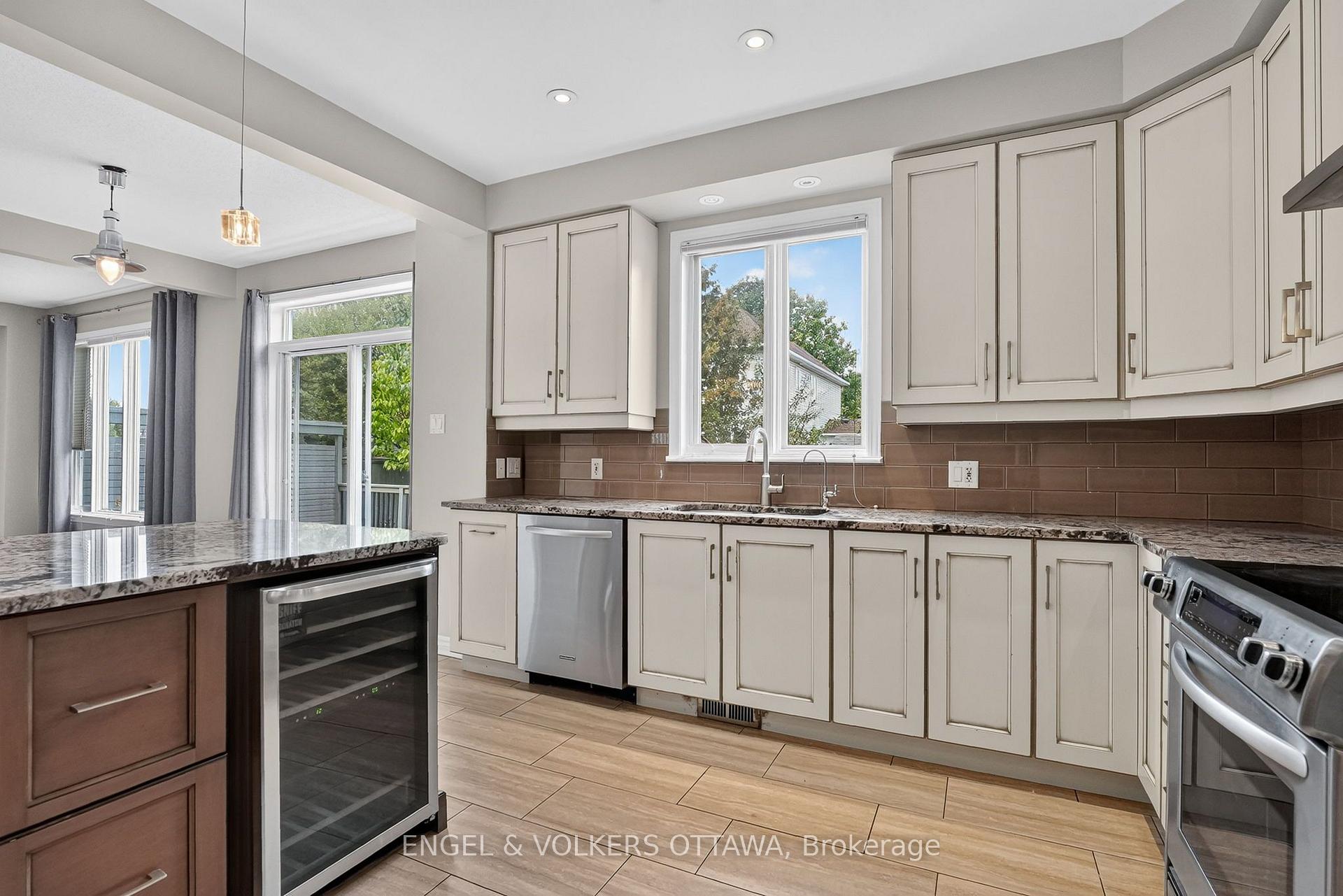 Photo 14 of 3759 Twin Falls Place, Ottawa, Riverside South/Gloucester Glen — HOMEH