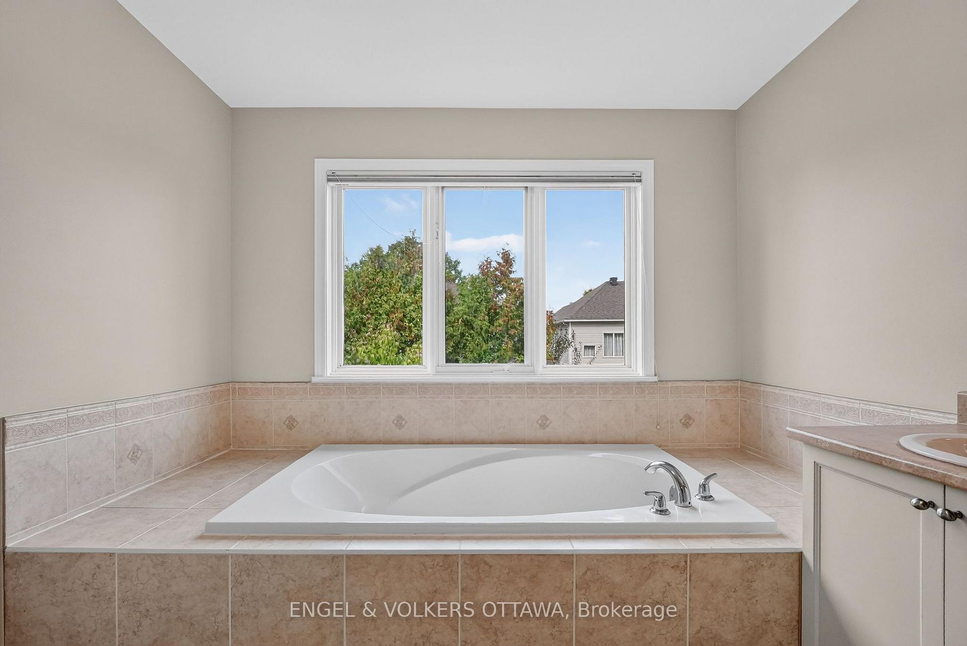 Photo 25 of 3759 Twin Falls Place, Ottawa, Riverside South/Gloucester Glen — HOMEH