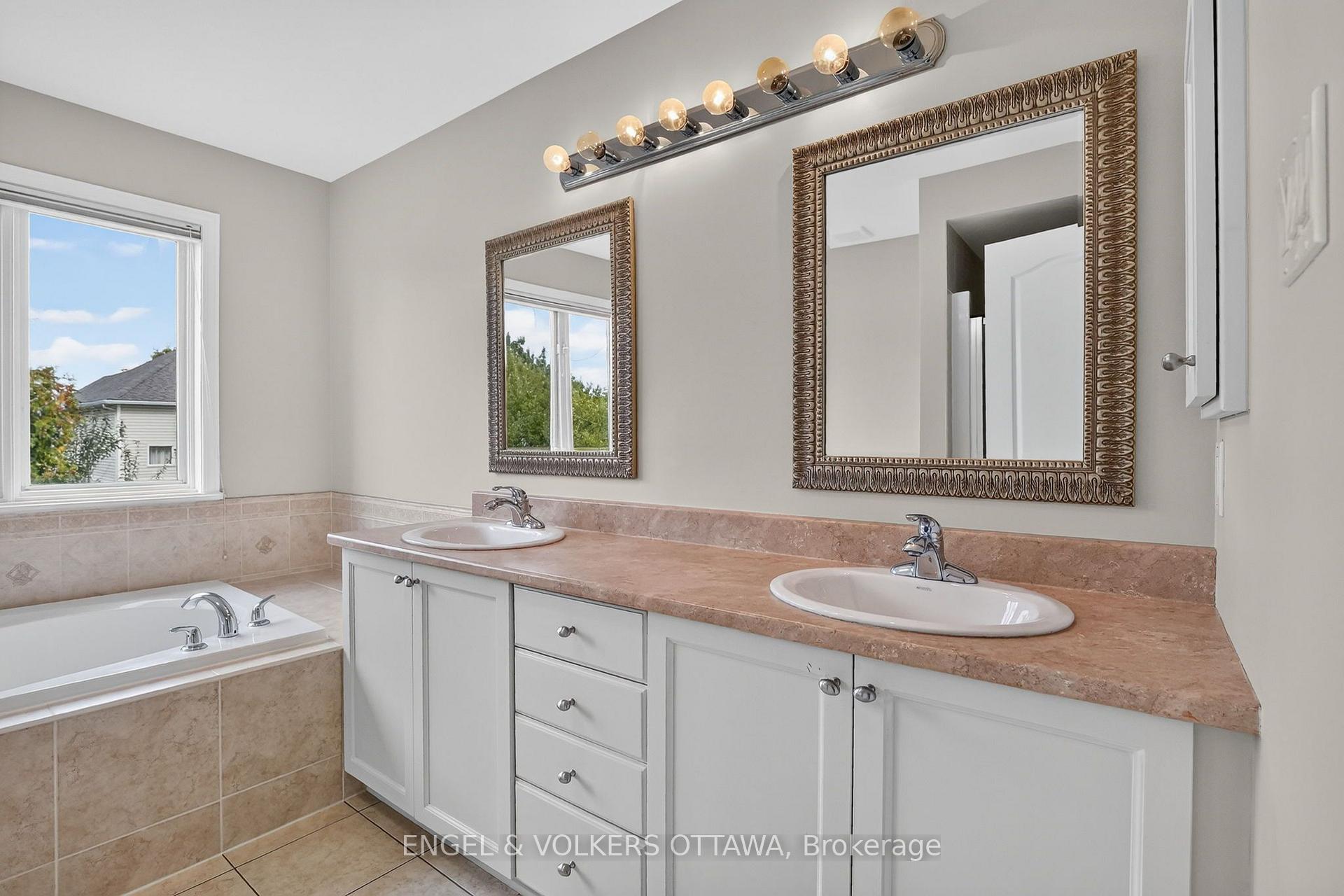 Photo 26 of 3759 Twin Falls Place, Ottawa, Riverside South/Gloucester Glen — HOMEH