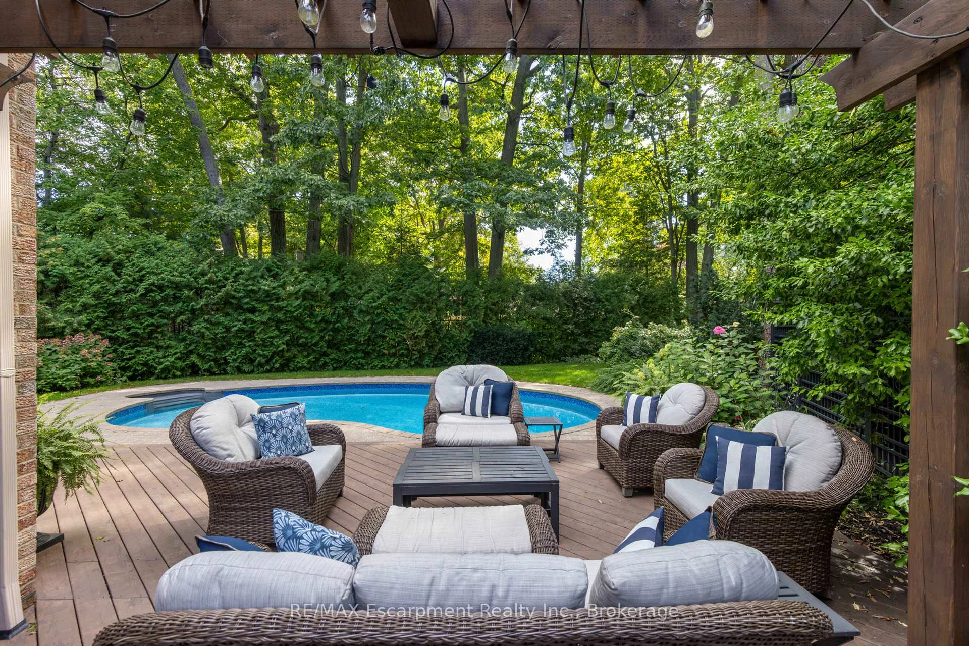 Photo 9 of 1530 Chasehurst Drive, Mississauga, Lorne Park — HOMEH