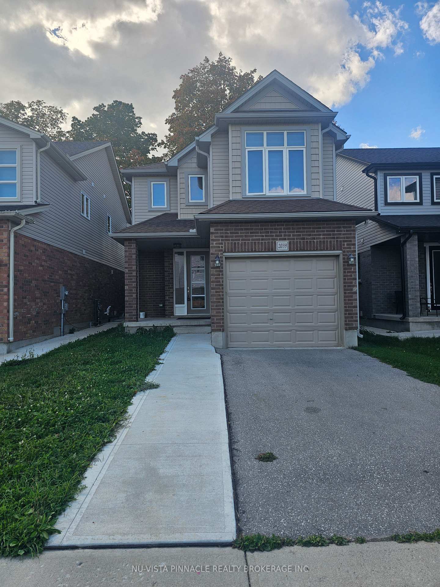 Photo 1 of 2039 Cedarpark Drive, London, North D — HOMEH
