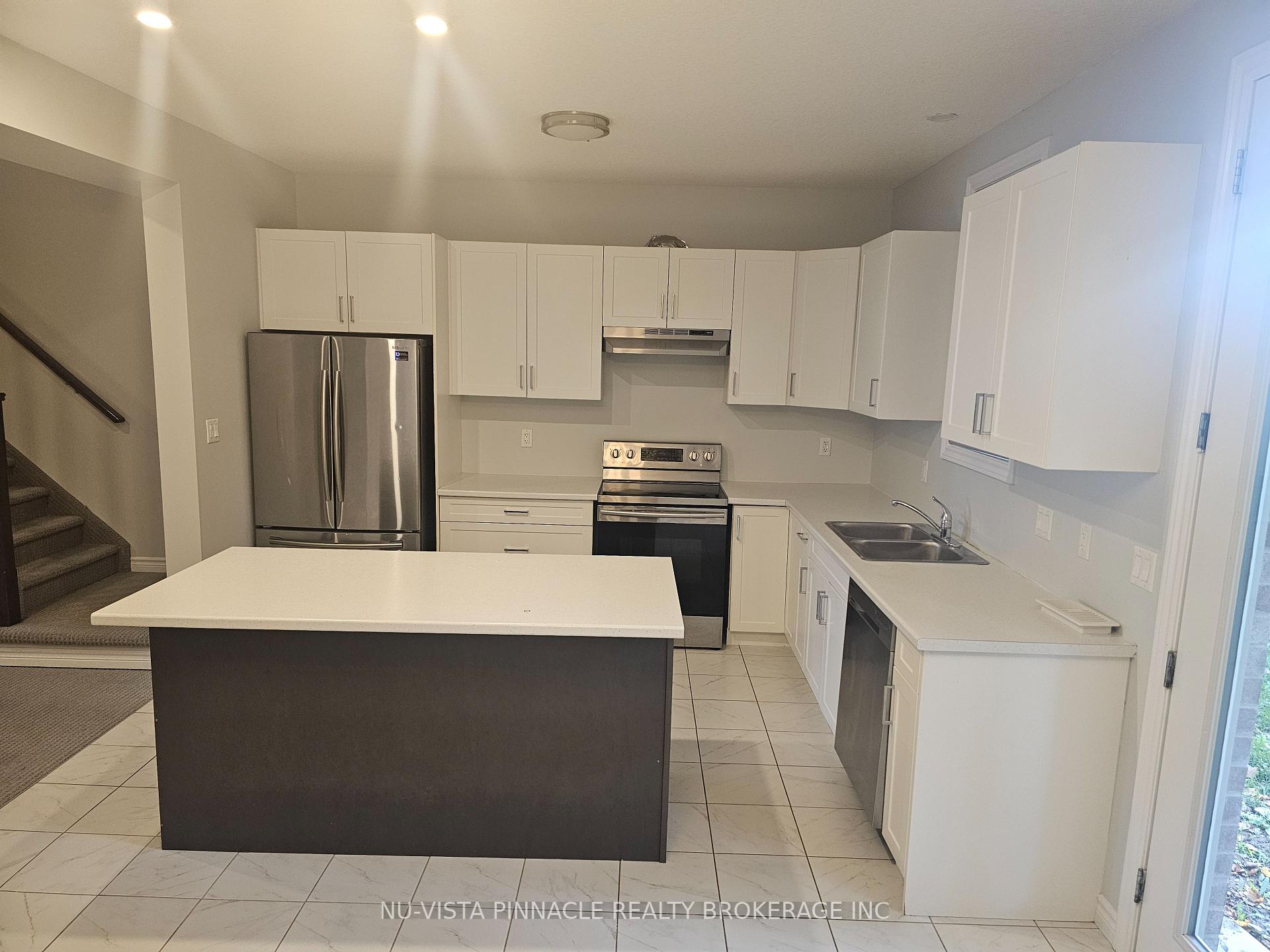 Photo 4 of 2039 Cedarpark Drive, London, North D — HOMEH