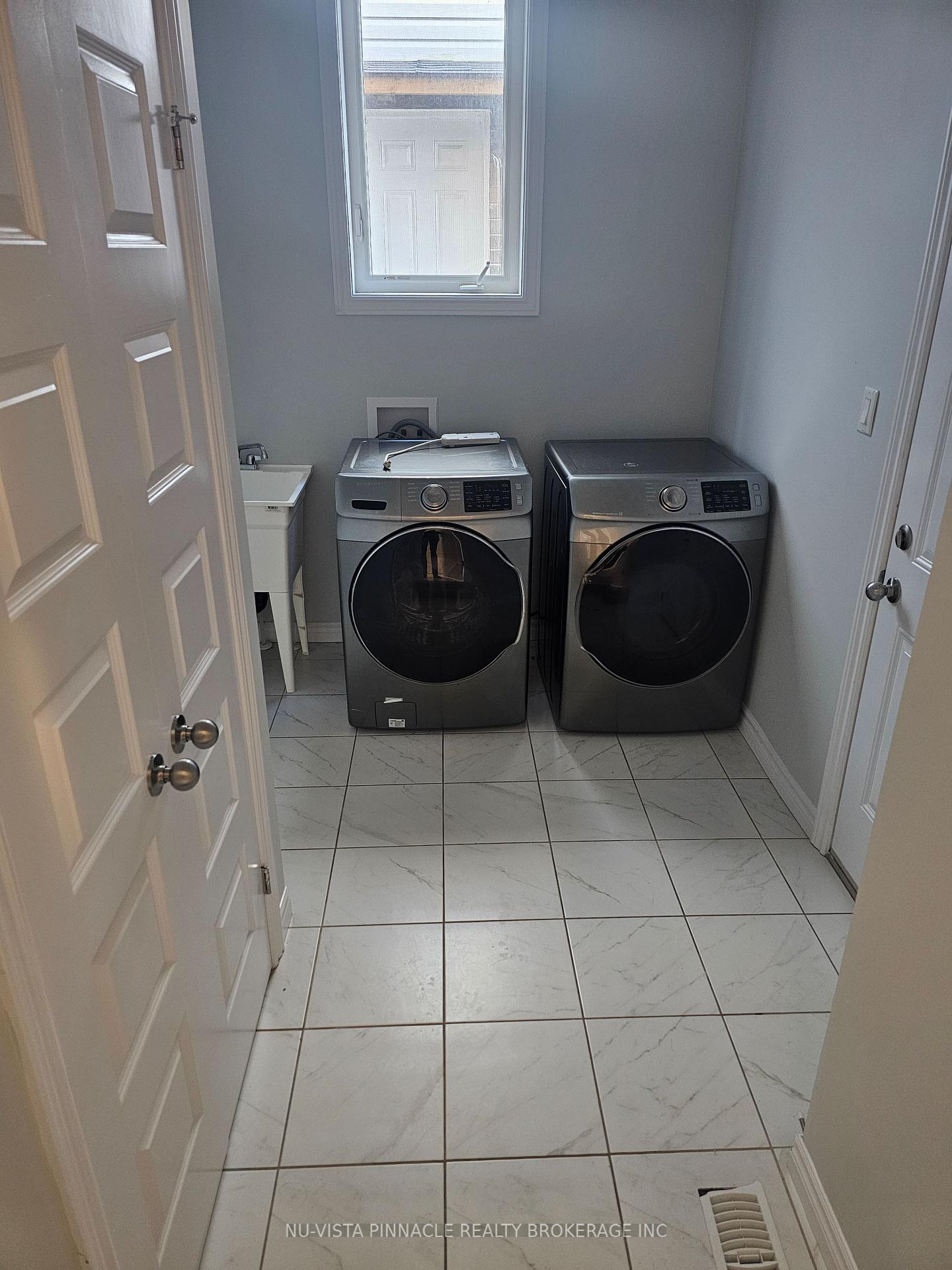 Photo 6 of 2039 Cedarpark Drive, London, North D — HOMEH