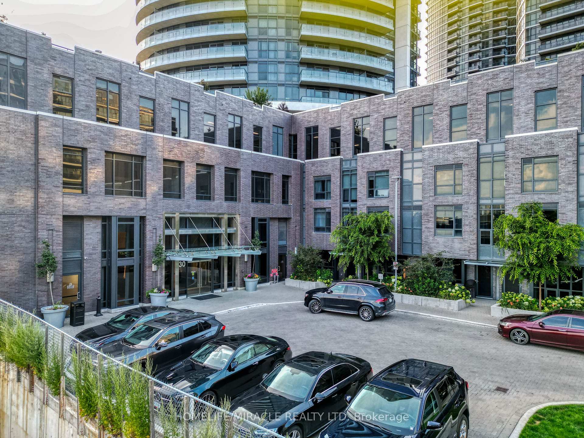 Photo 6 of Unit 1702, 30 Gibbs Road, Etobicoke, Islington-City Centre West — HOMEH