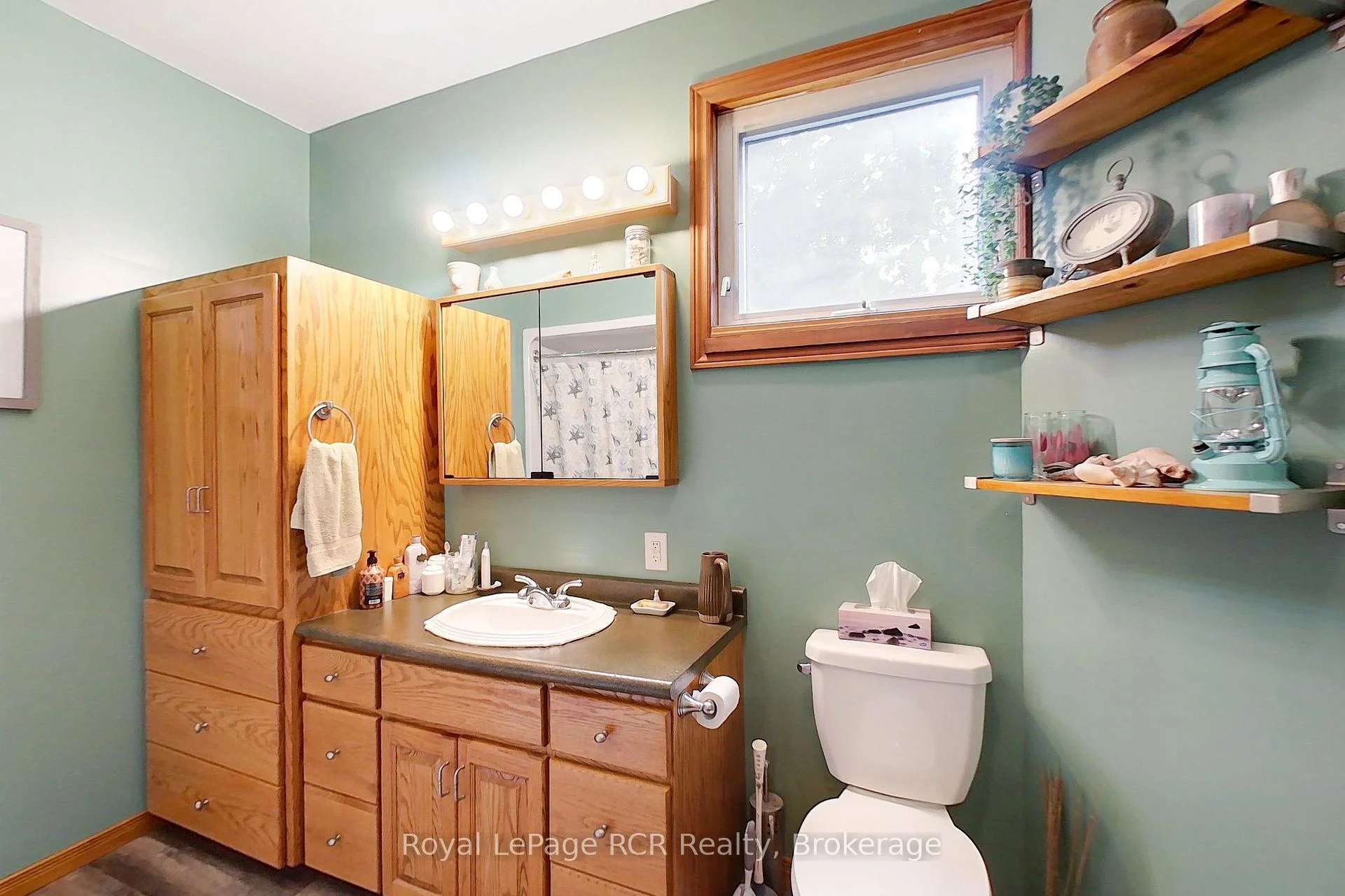 Photo 23 of 11 Gordon Street E, South Bruce — HOMEH