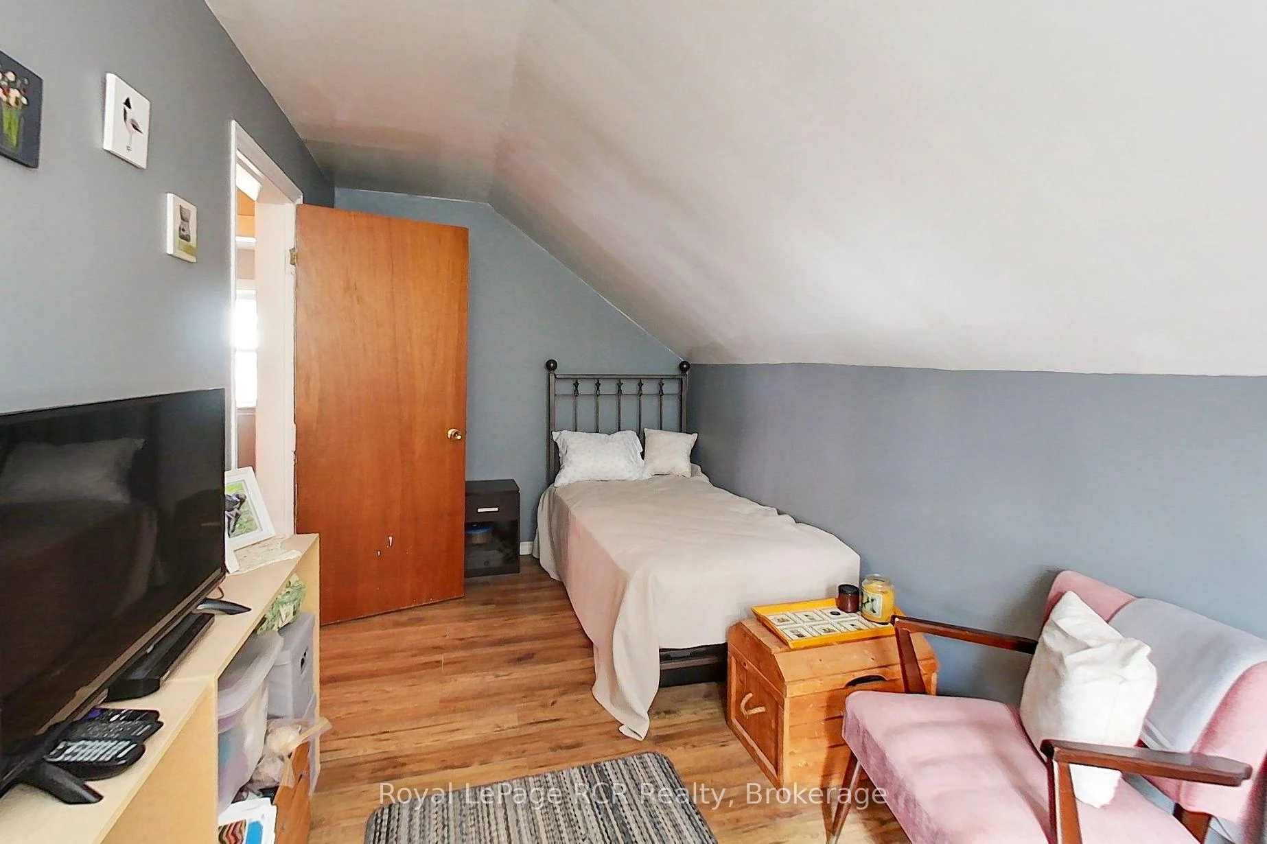Photo 31 of 11 Gordon Street E, South Bruce — HOMEH