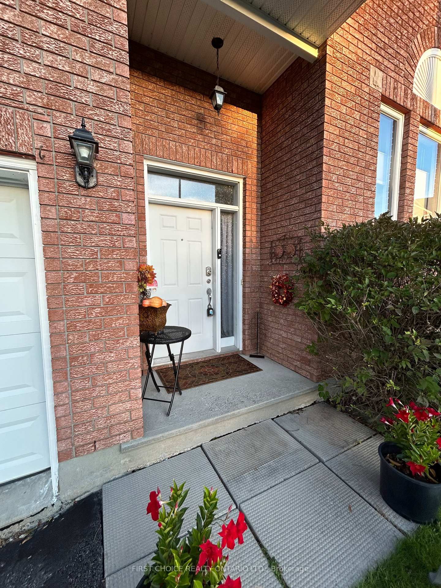 Photo 2 of 3412 Descotes Circle, Clarence-Rockland, Town of Rockland — HOMEH
