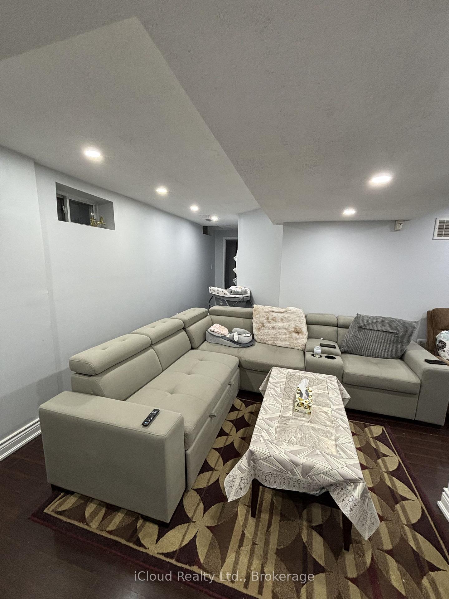 Photo 2 of Unit Bsmt, 37 Duggan Drive, Brampton, Fletcher's West — HOMEH