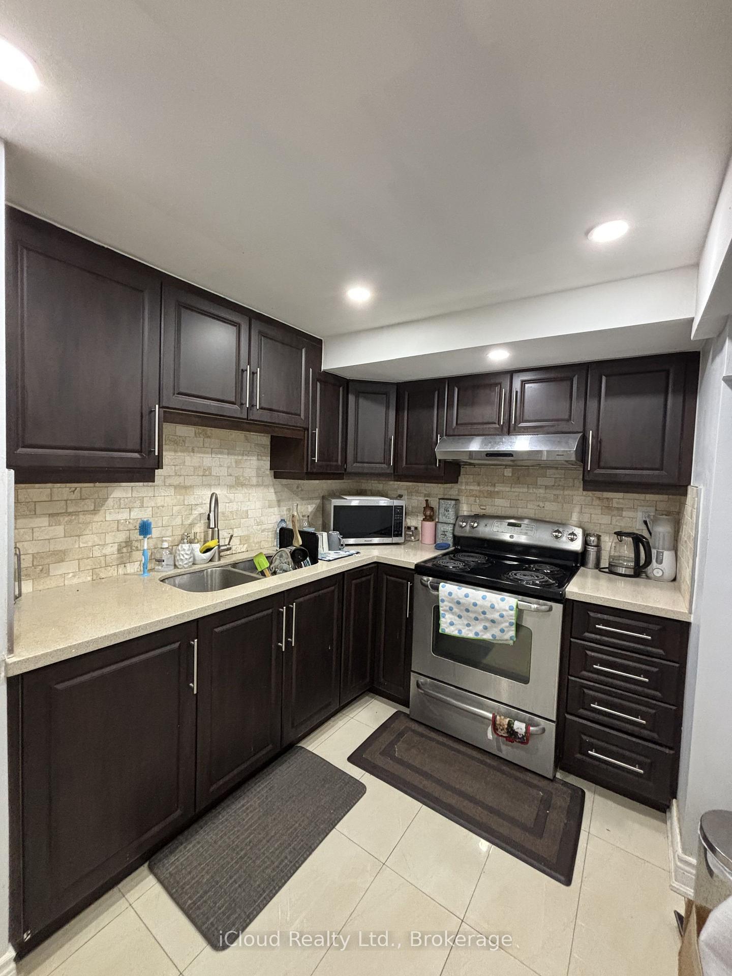 Photo 3 of Unit Bsmt, 37 Duggan Drive, Brampton, Fletcher's West — HOMEH