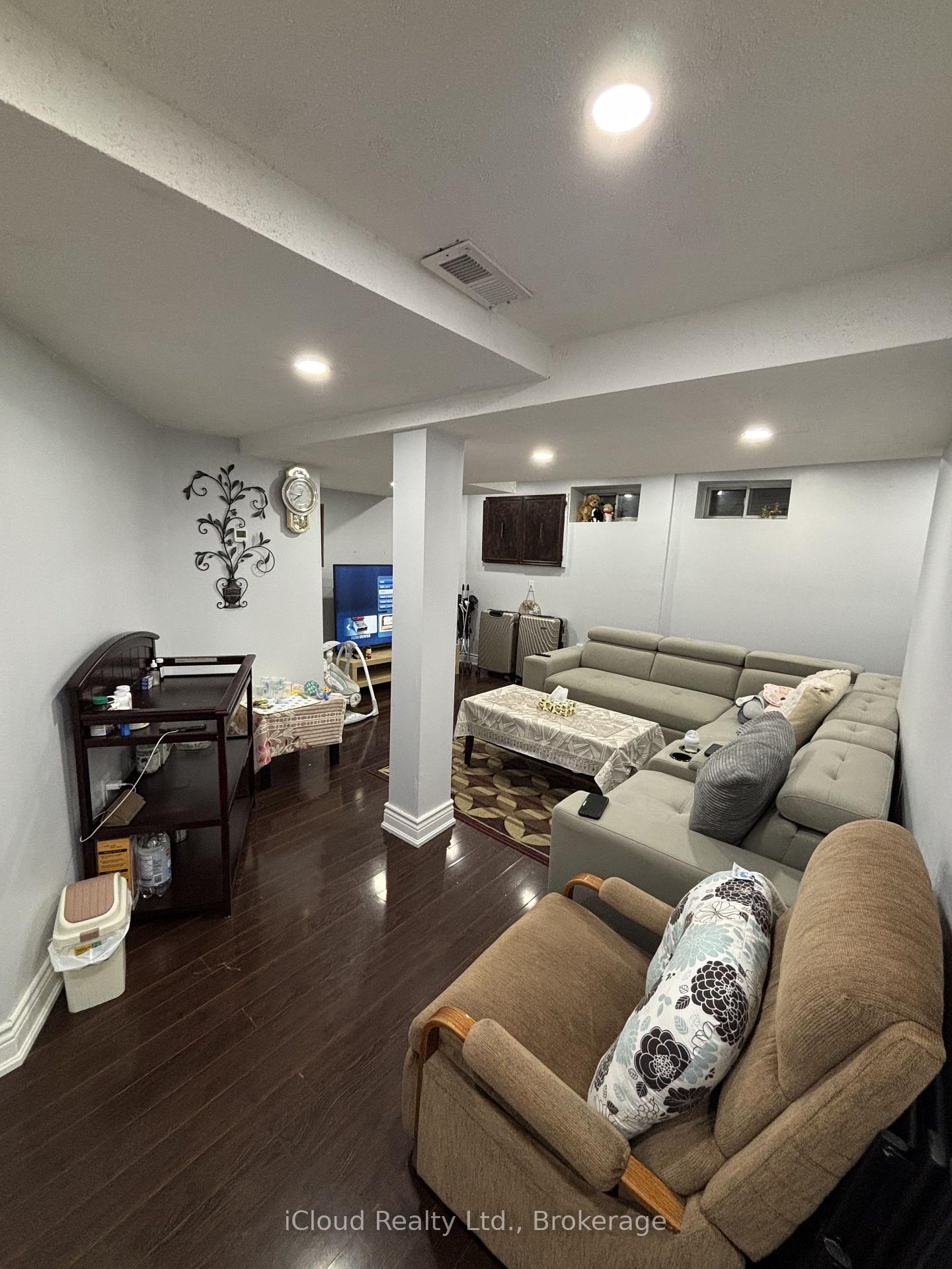 Photo 8 of Unit Bsmt, 37 Duggan Drive, Brampton, Fletcher's West — HOMEH