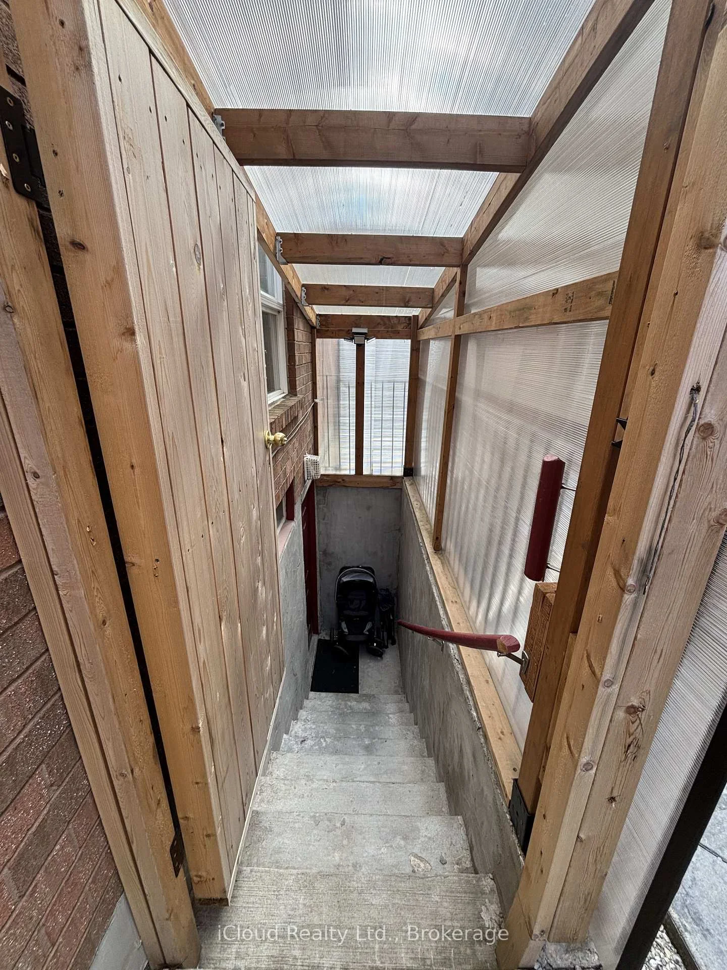 Photo 5 of Unit Bsmt, 37 Duggan Drive, Brampton, Fletcher's West — HOMEH