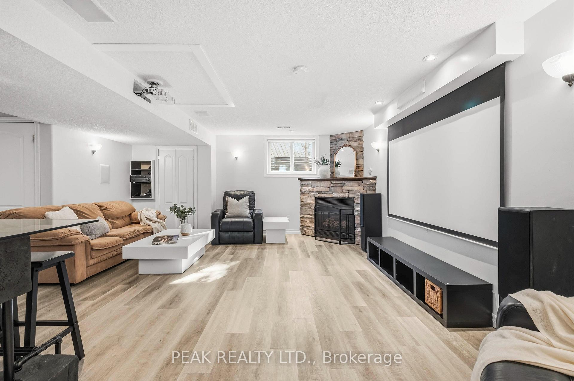 Photo 30 of 173 Stiefelmeyer Crescent, Wilmot, Baden — HOMEH