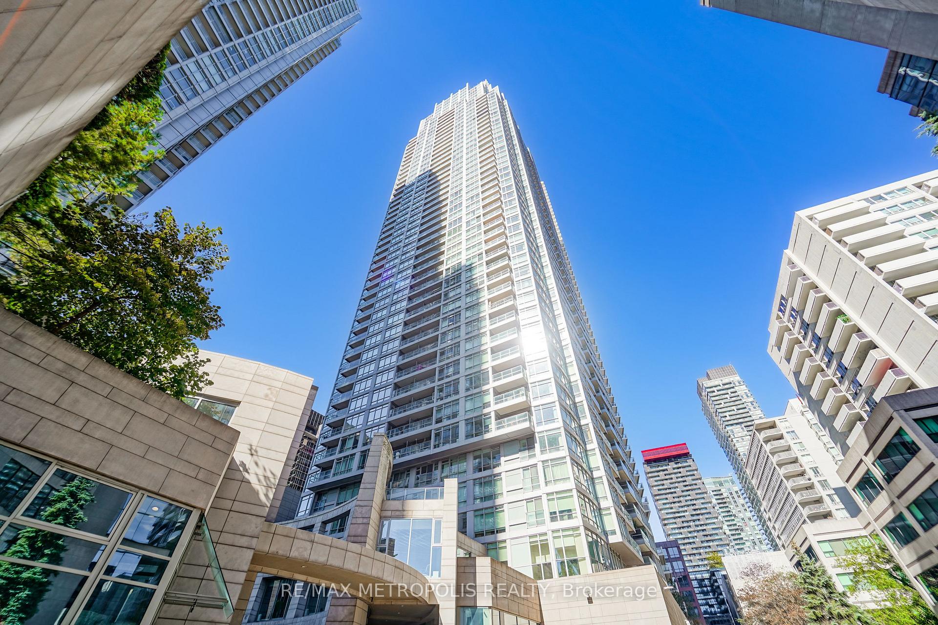 Photo 3 of Unit 3709, 2191 Yonge Street, Toronto, Mount Pleasant West — HOMEH