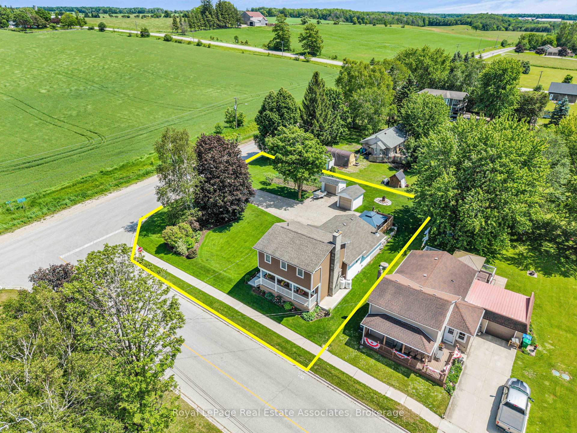 Photo 4 of 117 Helena Street, West Grey — HOMEH