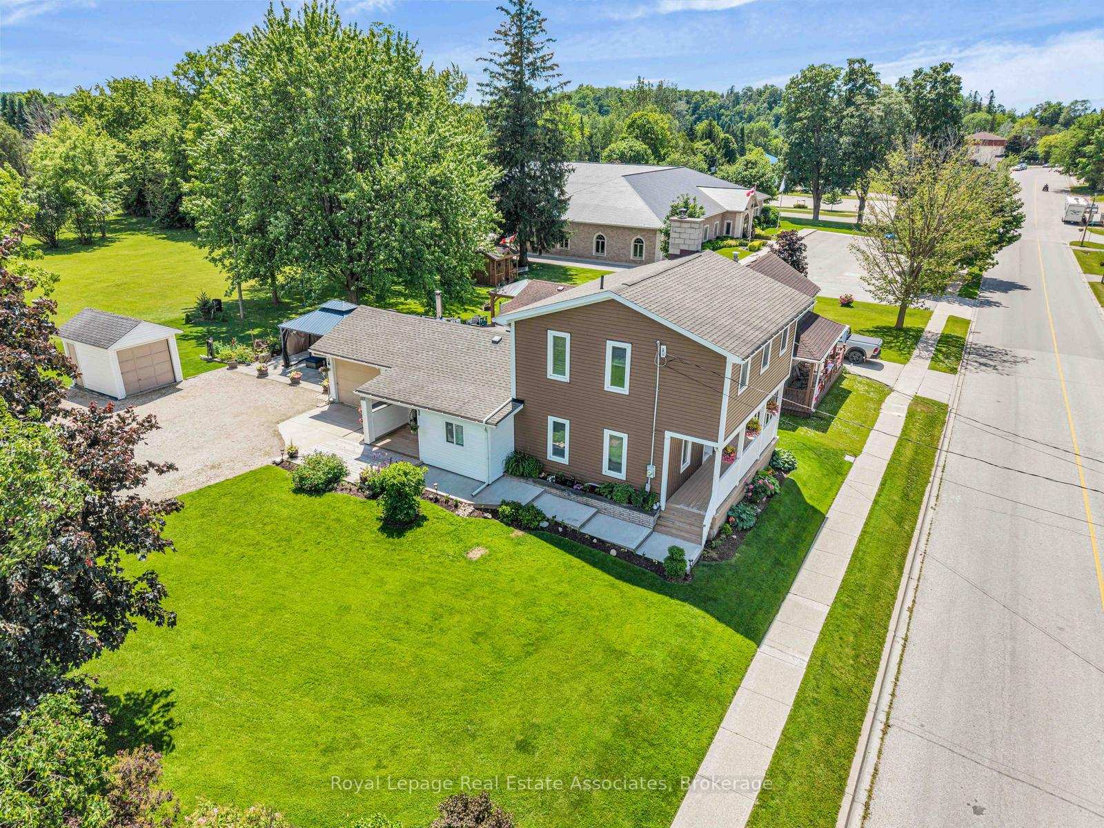 Photo 6 of 117 Helena Street, West Grey — HOMEH