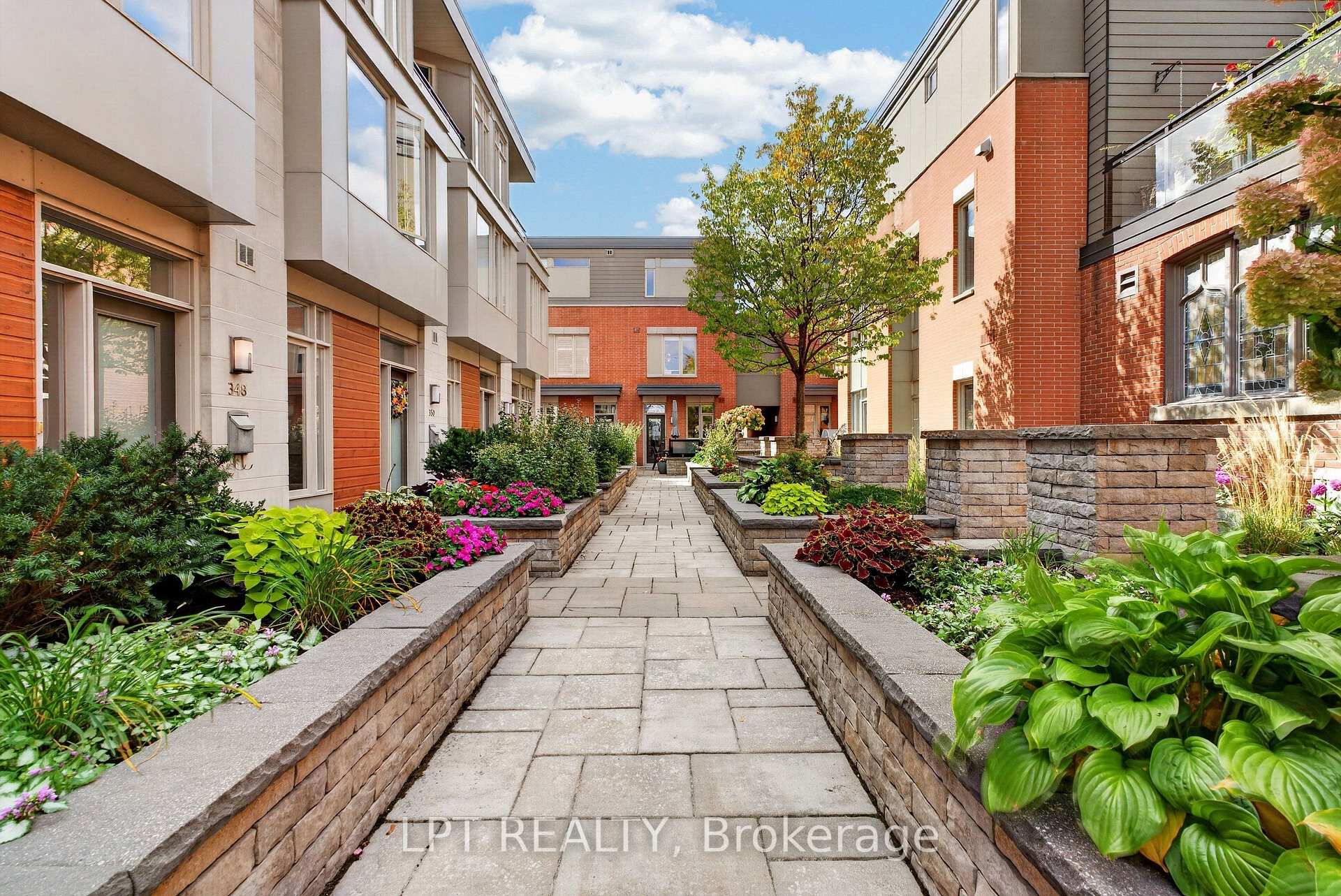 Photo 2 of 348 Ravenhill Avenue E, Ottawa, McKellar/Highland — HOMEH