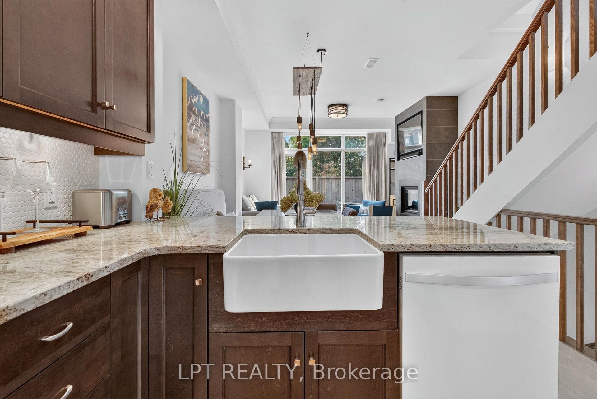 Photo 8 of 348 Ravenhill Avenue E, Ottawa, McKellar/Highland — HOMEH