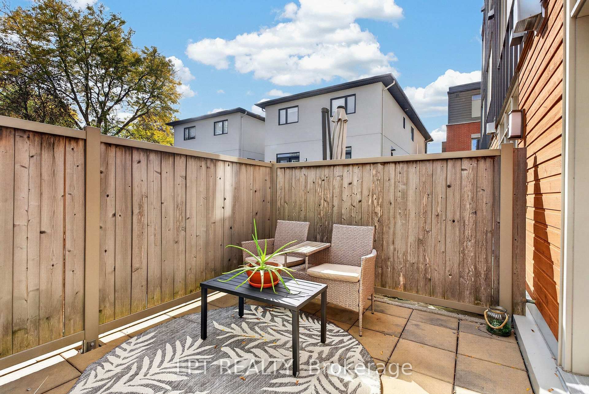 Photo 14 of 348 Ravenhill Avenue E, Ottawa, McKellar/Highland — HOMEH