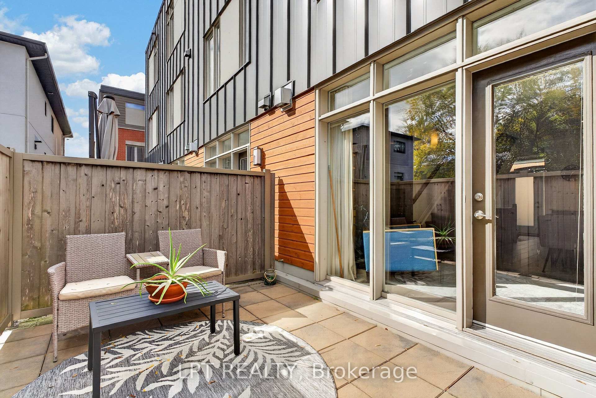 Photo 15 of 348 Ravenhill Avenue E, Ottawa, McKellar/Highland — HOMEH