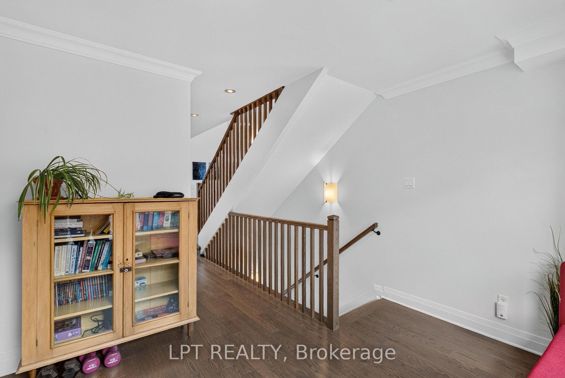 Photo 19 of 348 Ravenhill Avenue E, Ottawa, McKellar/Highland — HOMEH