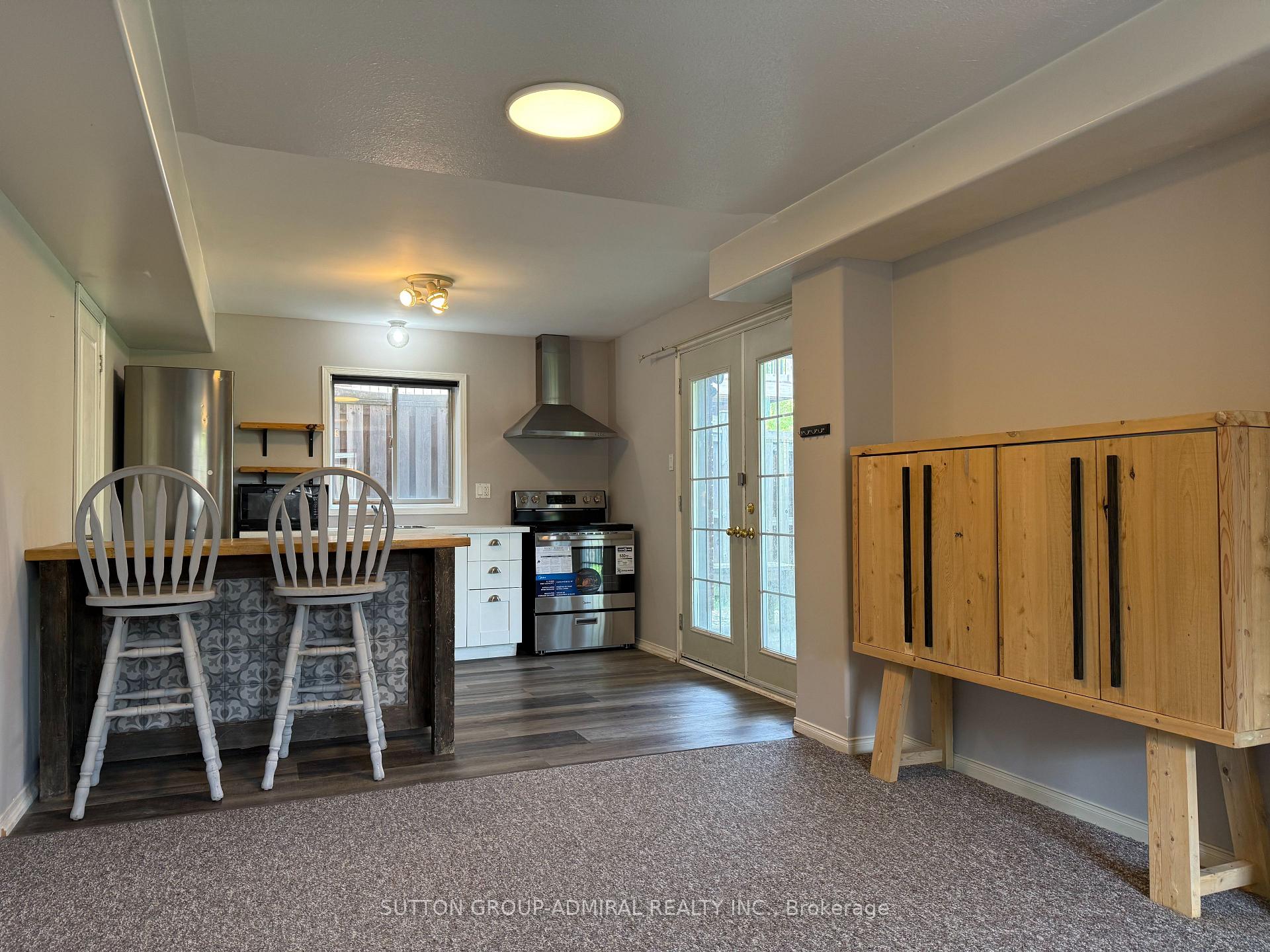 Photo 2 of 132 Brown Wood Drive, Barrie, Little Lake — HOMEH