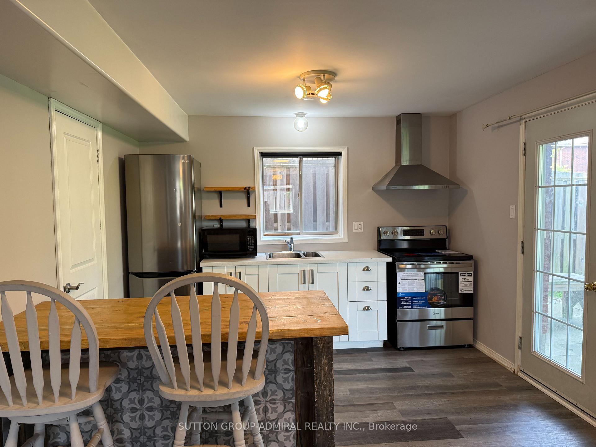 Photo 3 of 132 Brown Wood Drive, Barrie, Little Lake — HOMEH