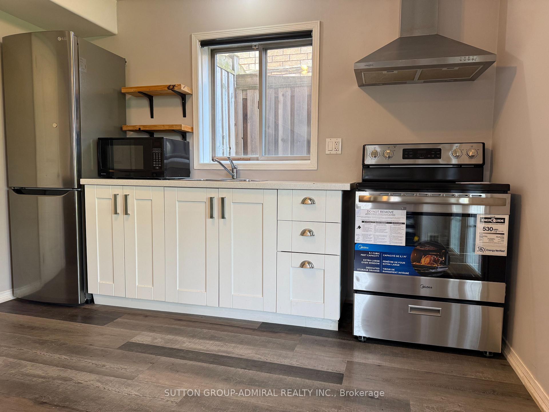 Photo 4 of 132 Brown Wood Drive, Barrie, Little Lake — HOMEH