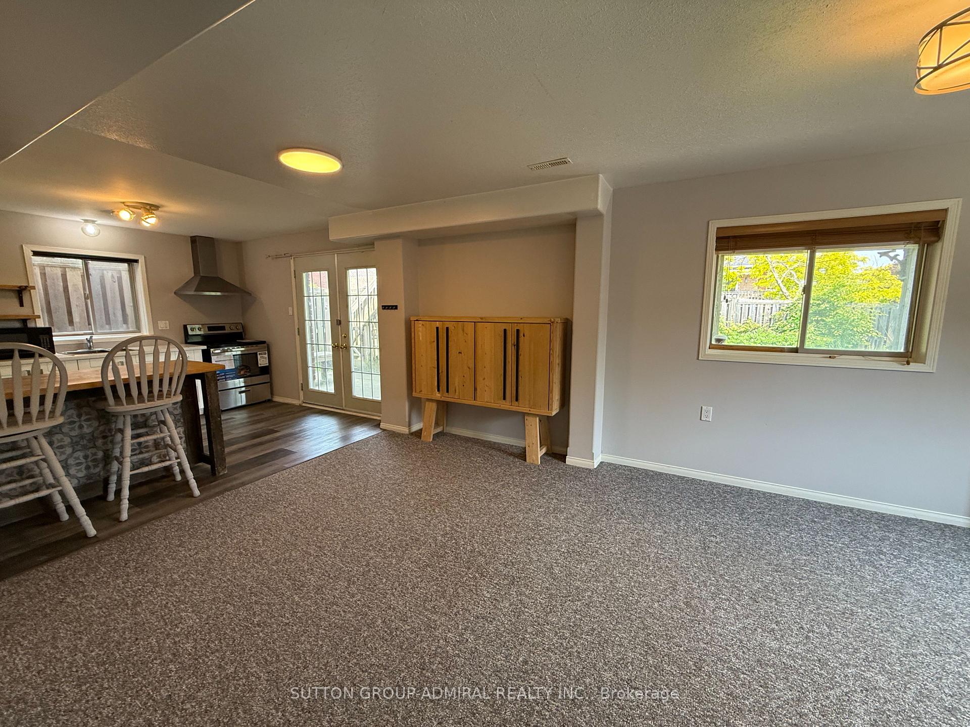 Photo 6 of 132 Brown Wood Drive, Barrie, Little Lake — HOMEH